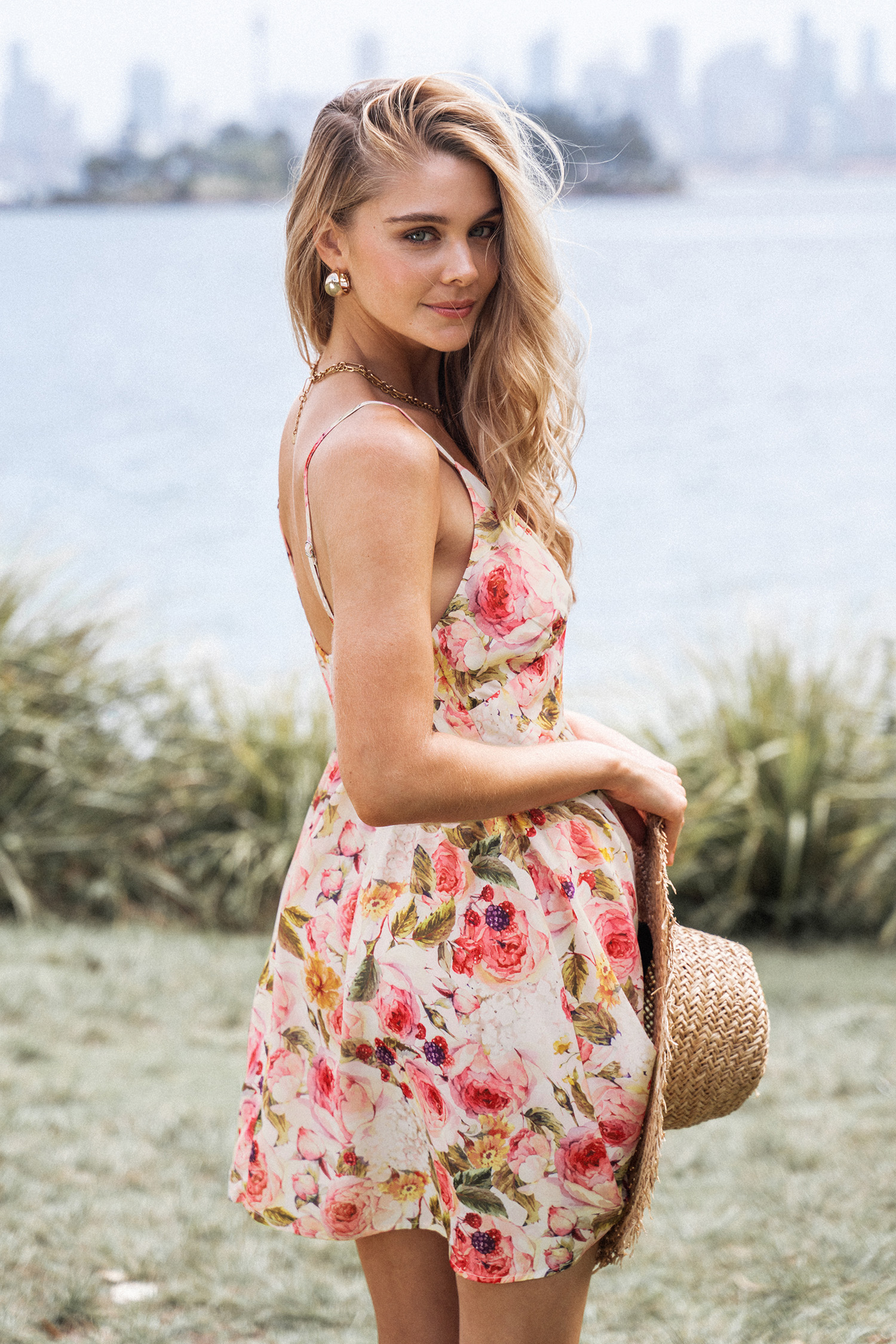 Vestido rosa evasé con estampado floral