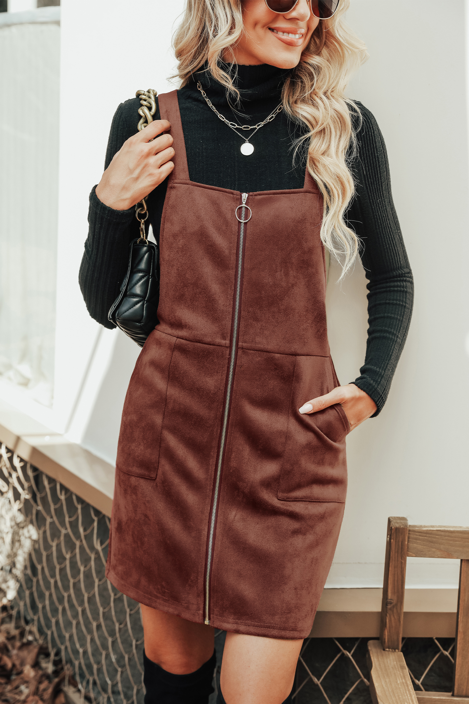 O-Ring Mini-Schürzenkleid aus Kunstleder