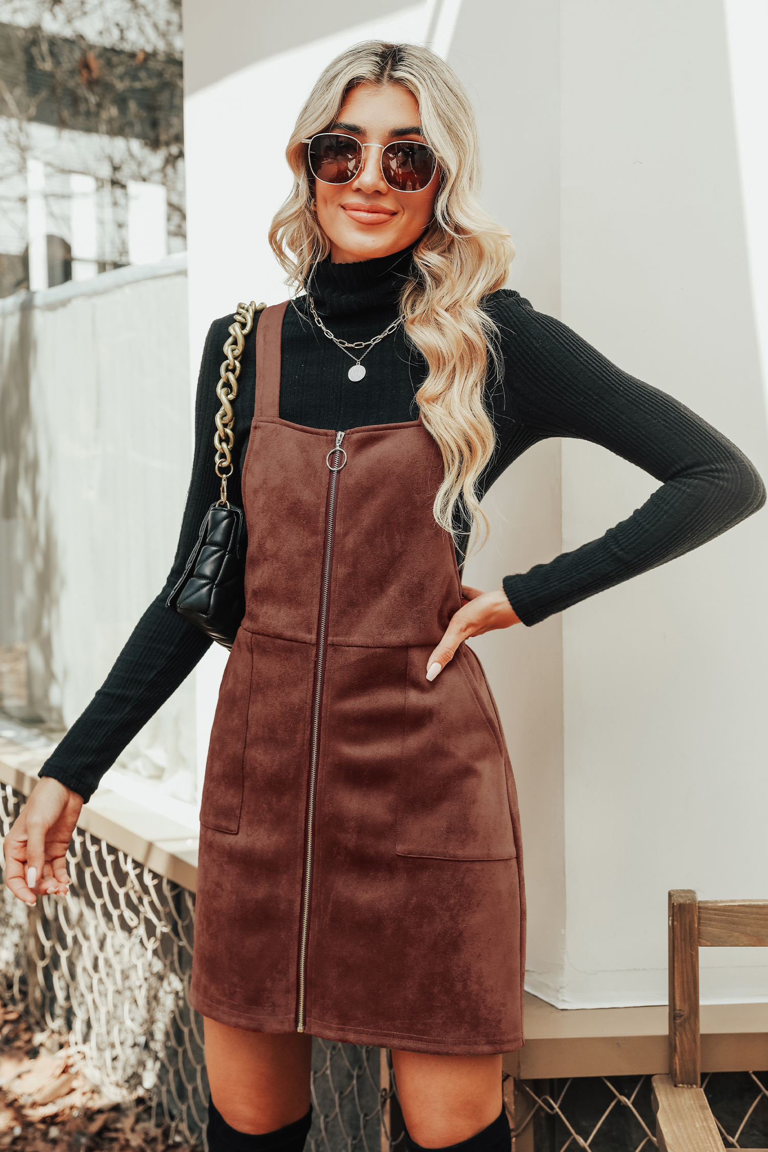 O-Ring Mini-Schürzenkleid aus Kunstleder