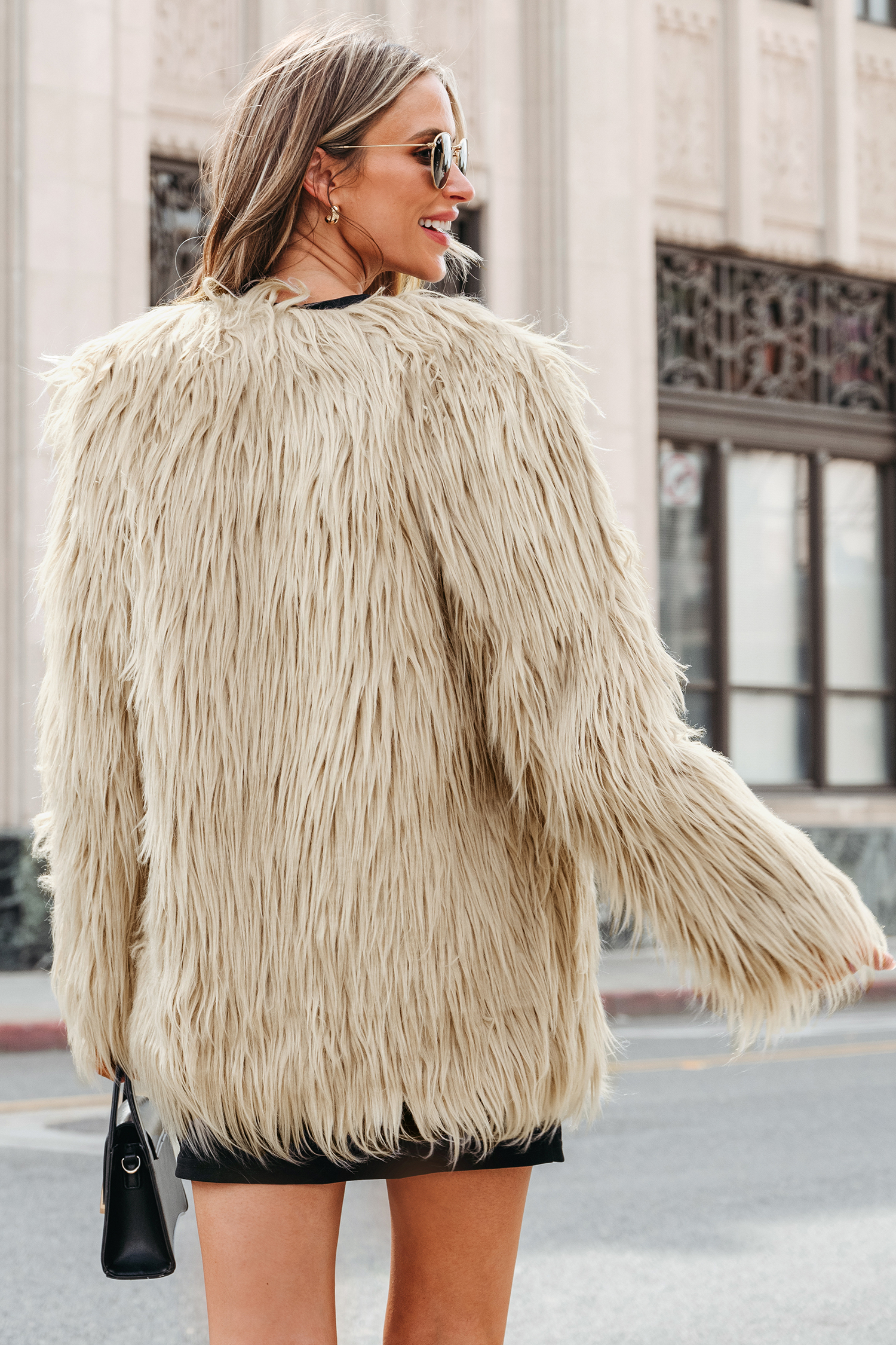 カーラ　CARLA fluffy jacket カーラ CARLA fluffy jacket Fox Fur Coat with Band Collar