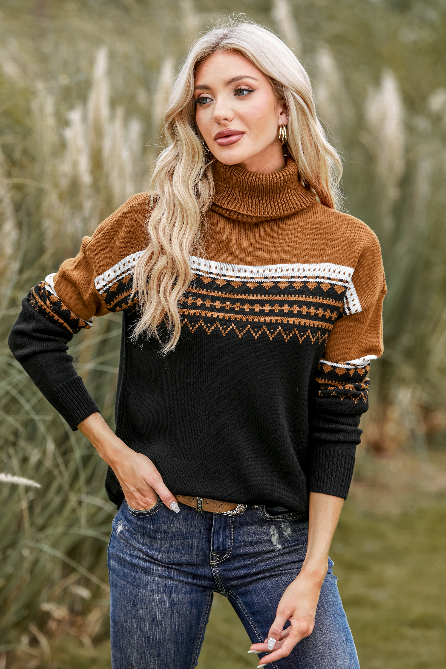 Jersey de punto con cuello alto y canalé con estampado geométrico