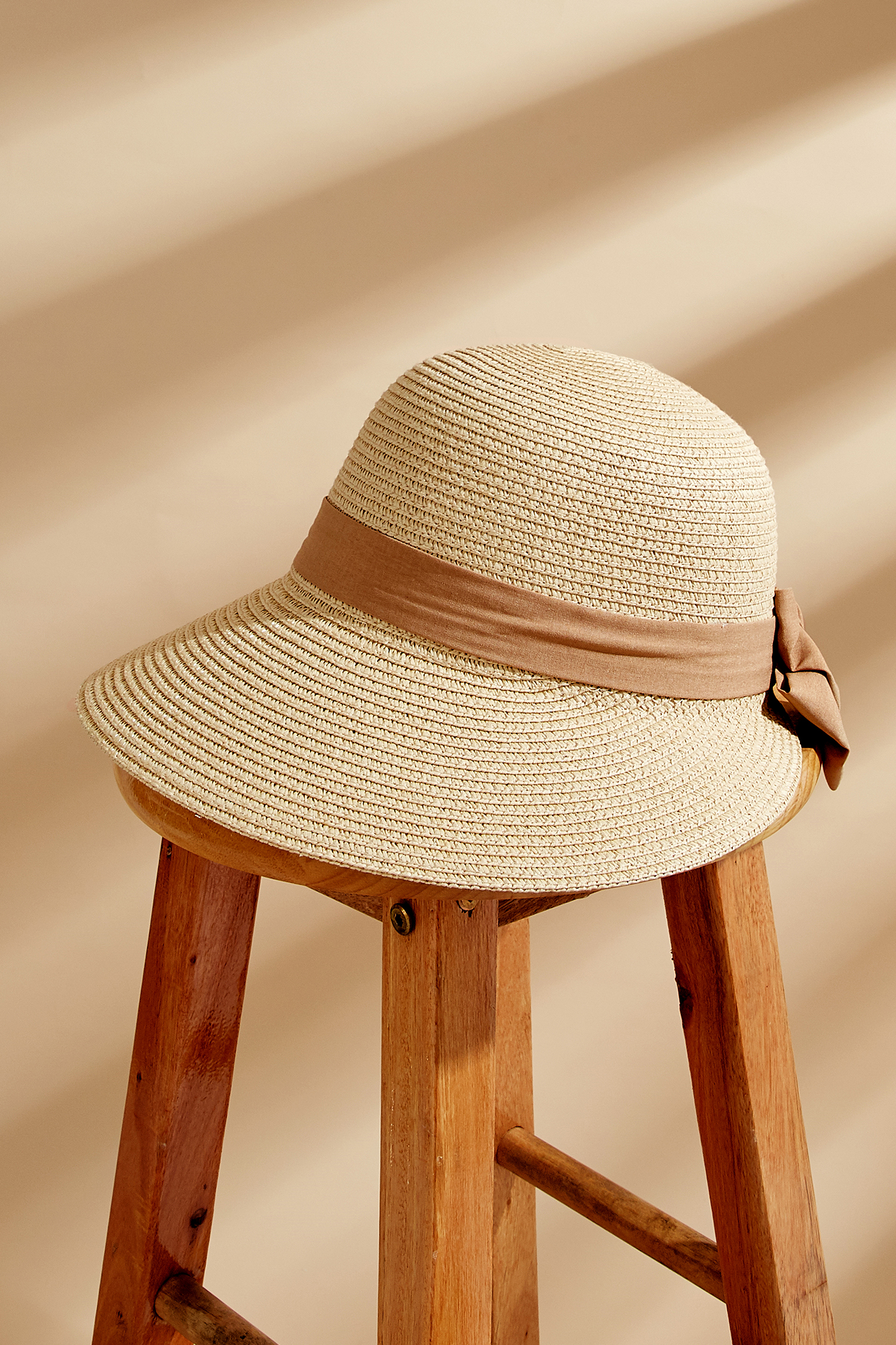 Flat-Back Straw & Bow Wide Brim Hat