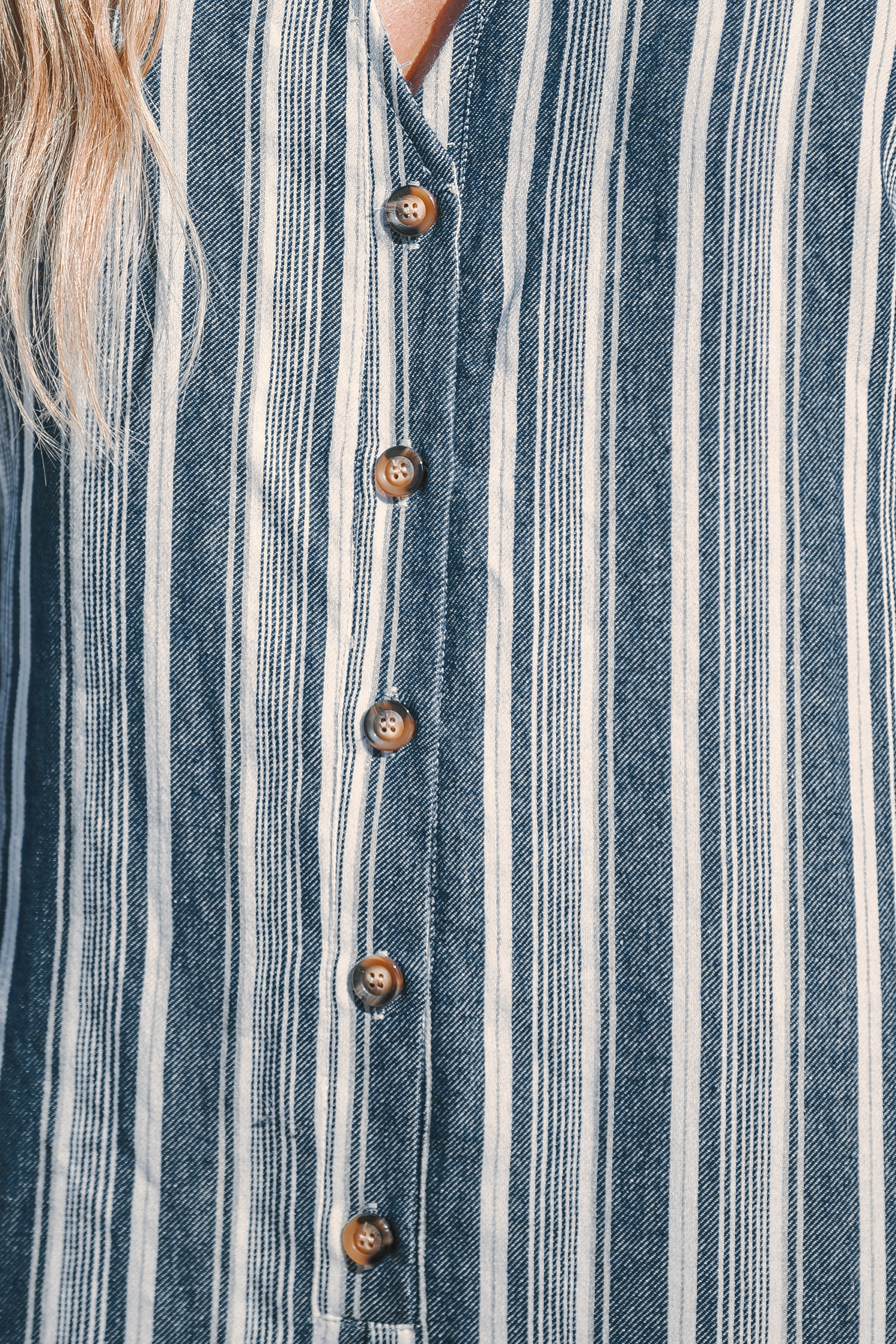 Gestreifter Jumpsuit mit Knopfleiste und lockerer Passform