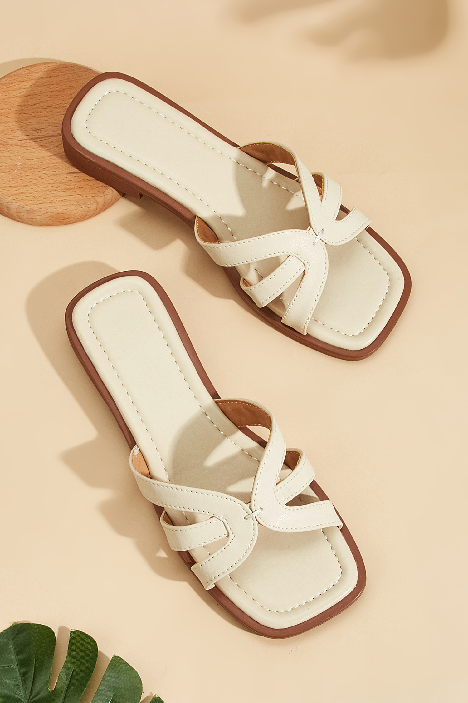 Sandalias desnudas con punta cuadrada