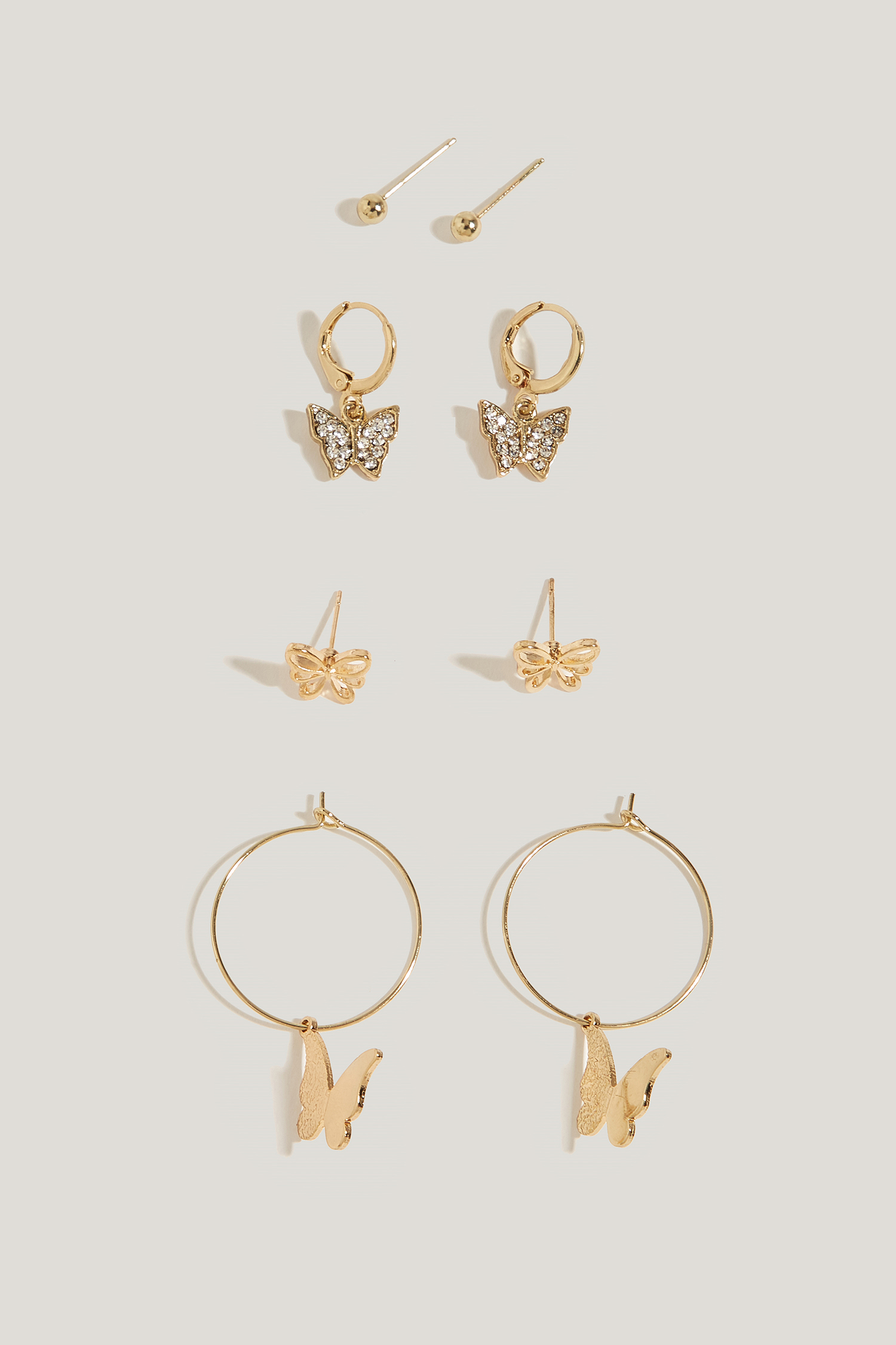 Juego de aretes de mariposa con aro y tachuelas