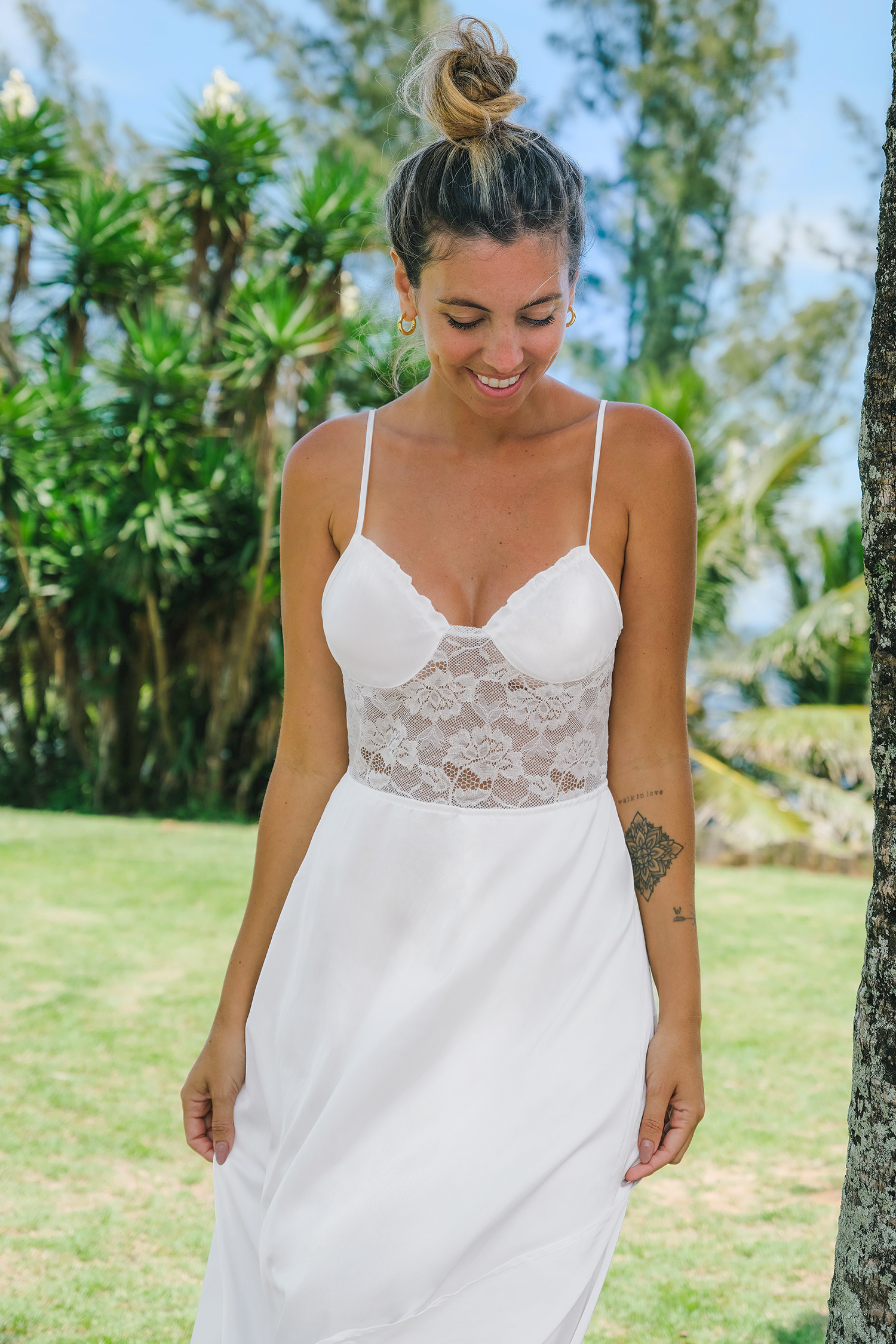 【CUPSHE】ホワイトシャツミディドレス White V-Neck Cover-Up Mini Dress