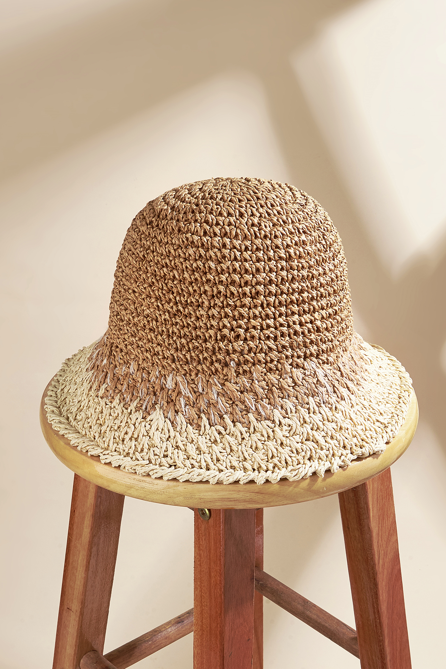 Chapeau bob en paille à dégradé