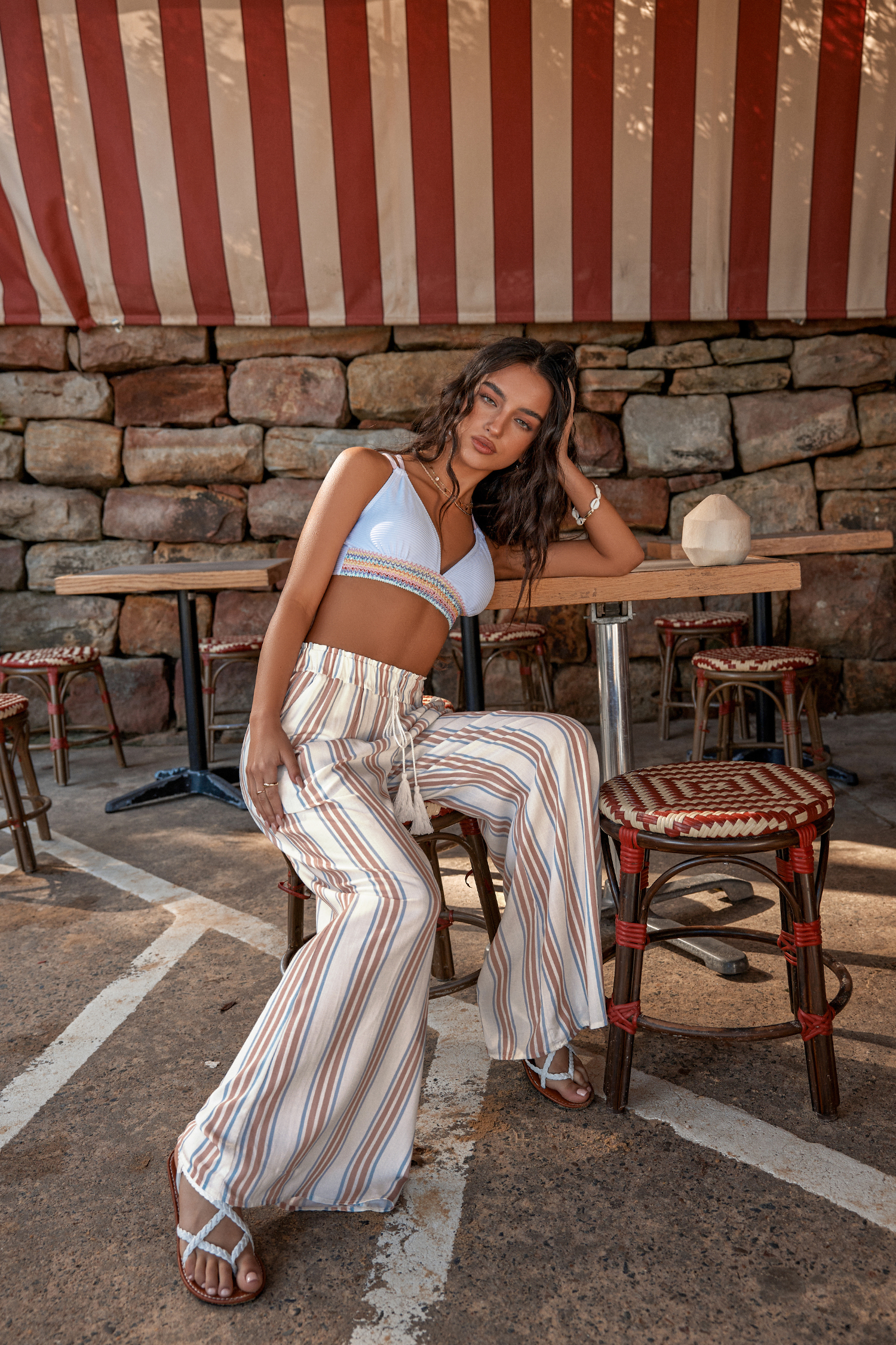 Pantalones anchos a rayas