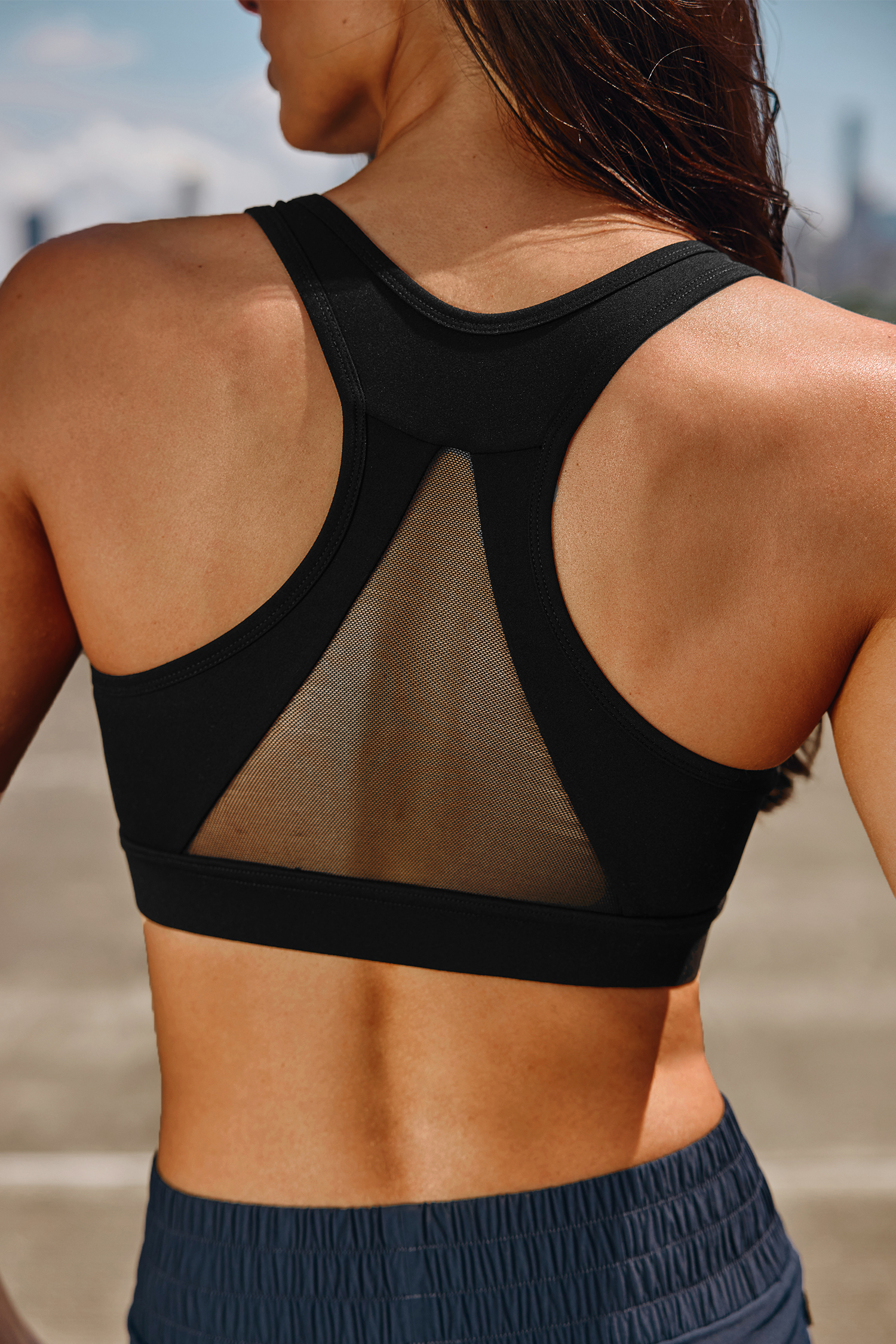 Schwarzes ärmelloses Sport-Top mit U-Ausschnitt