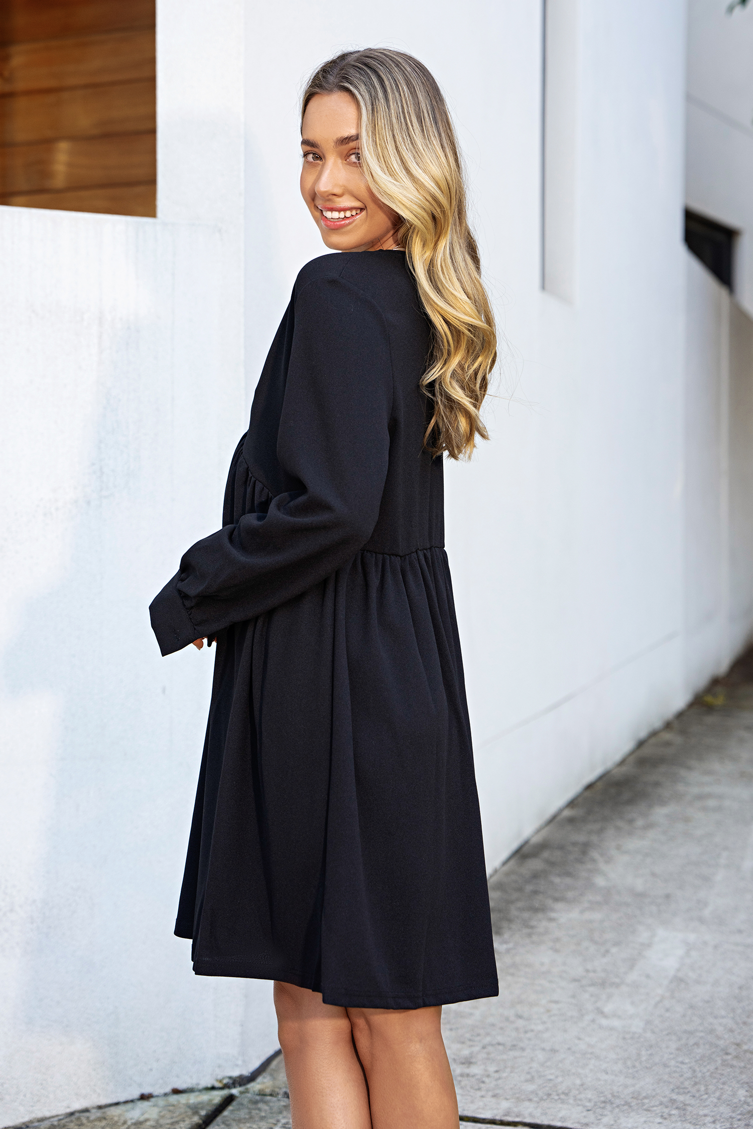 Robe  à col en V festonné