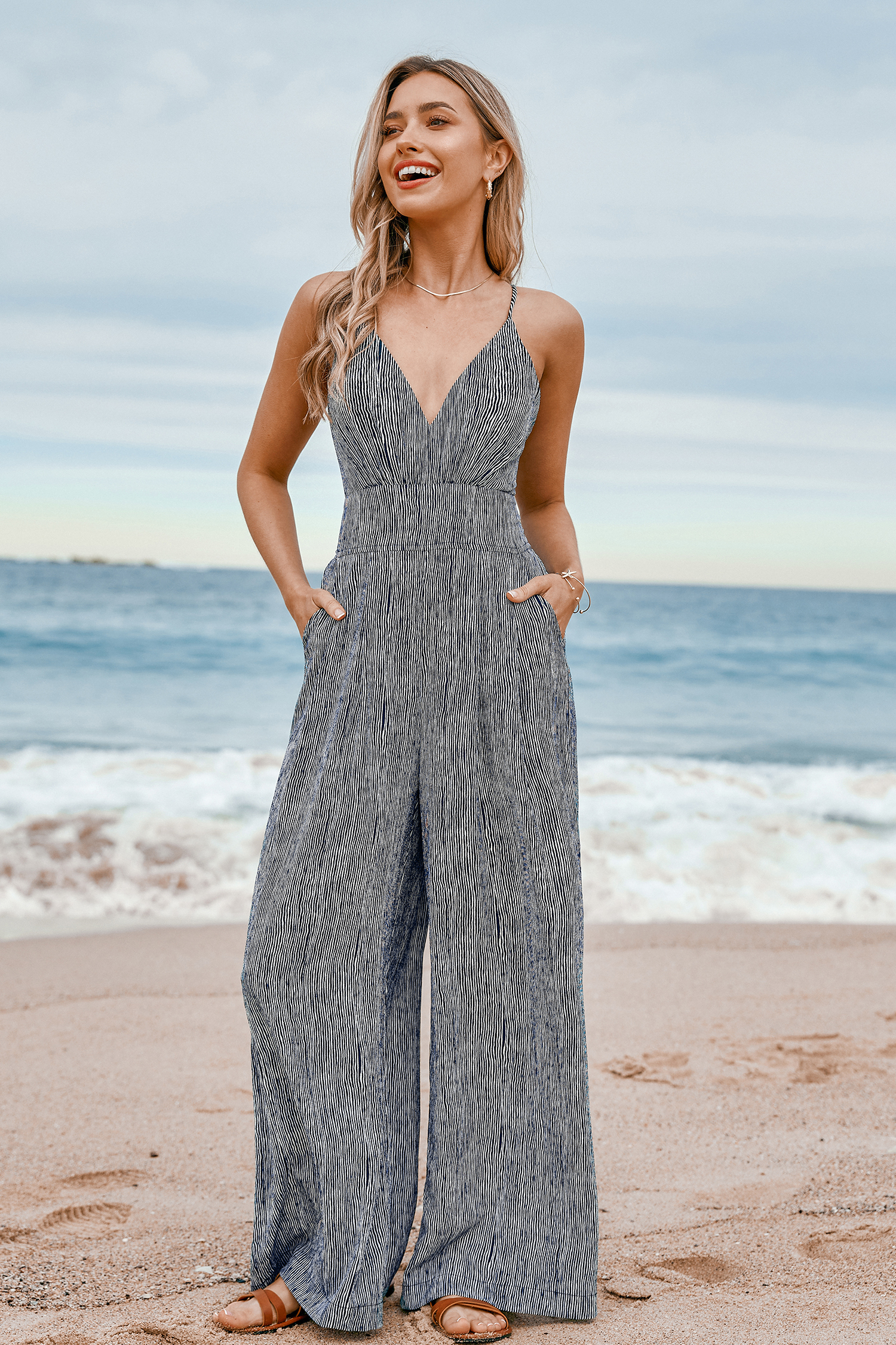 Combinaison sans manches à col en V et jambe large