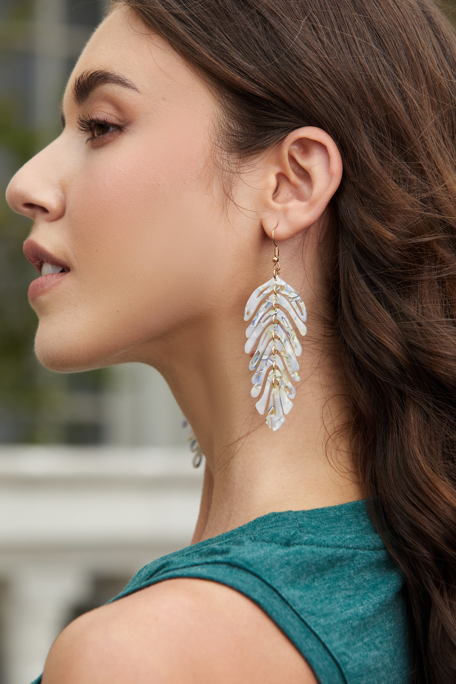 Orecchini pendenti a foglia marmorizzata