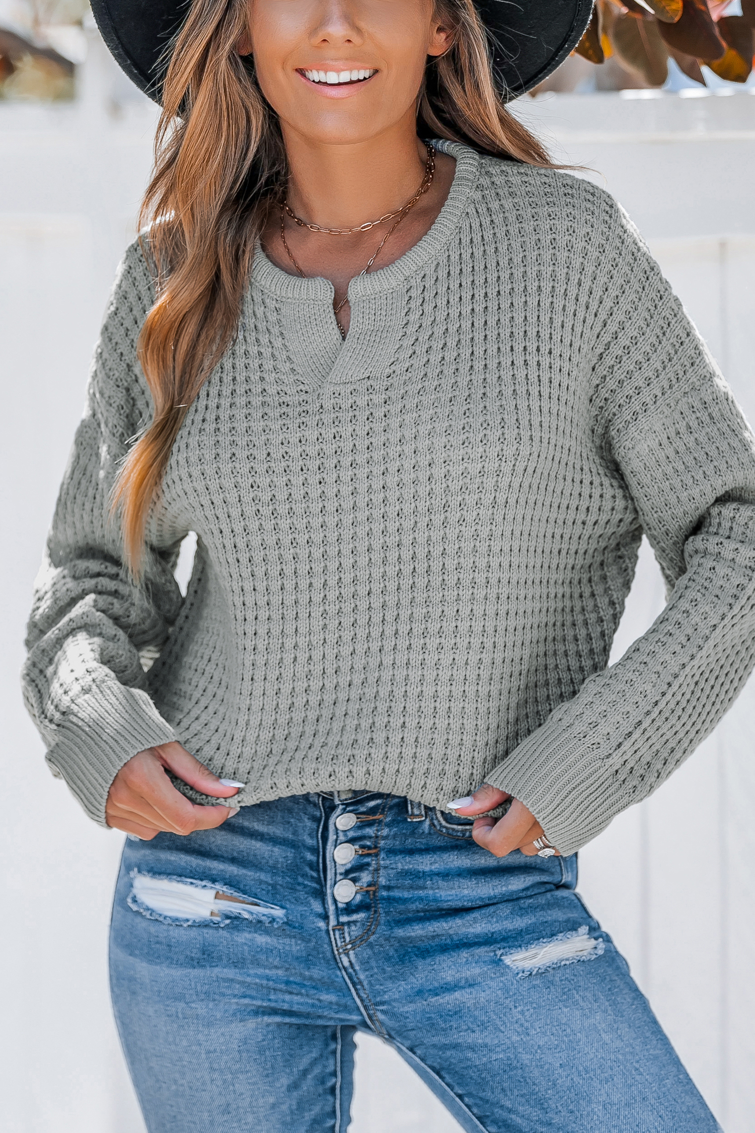 Maglione lavorato a maglia con scollo a V e spalle cadenti grigio