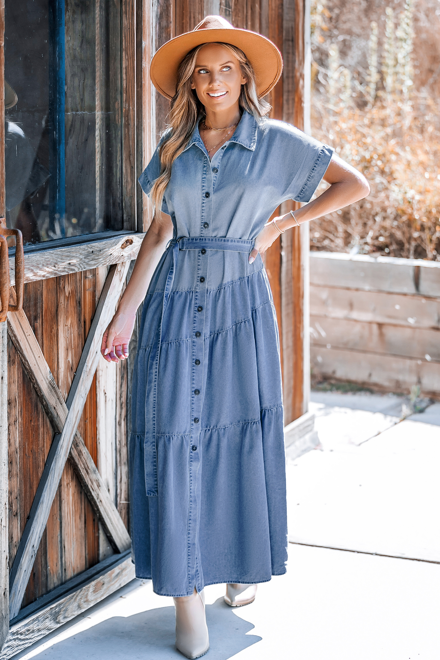 Vestido camisero largo con botones delanteros y cuello azul
