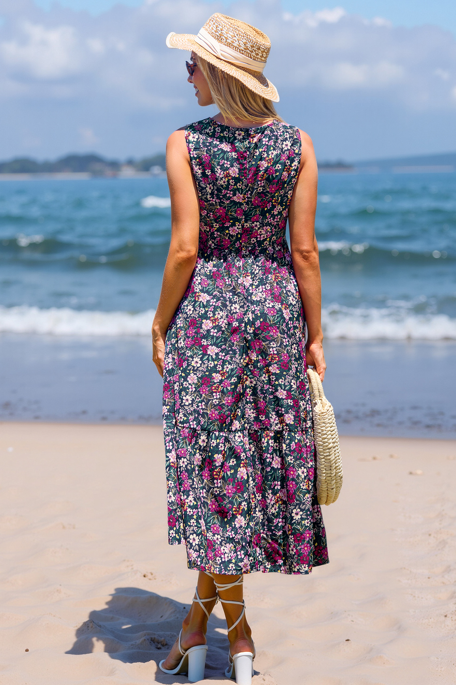 Vestido midi sin mangas con escote fruncido y estampado floral oscuro