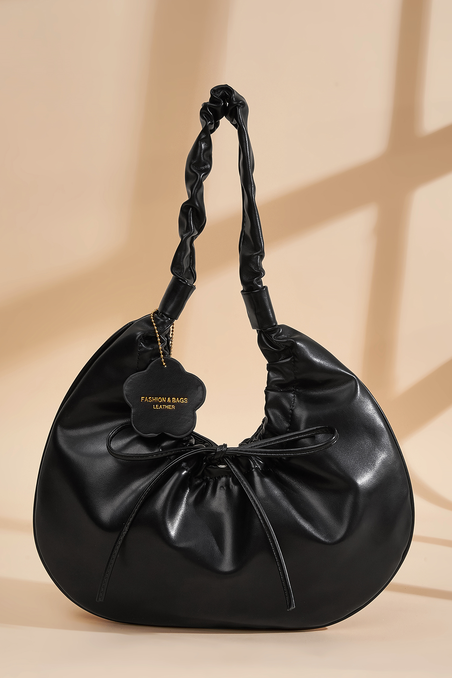 Kunstledertasche mit Schleife