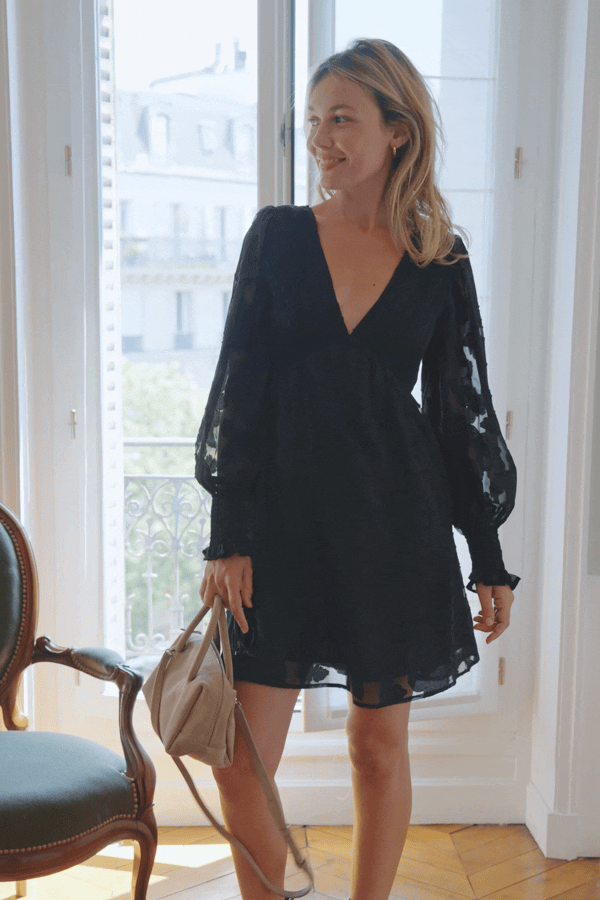 Robe courte noire manches longues