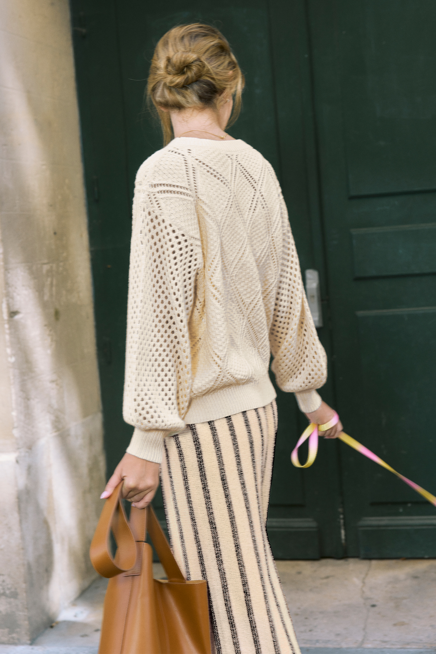 Beiger Cut-out Pullover mit langen Ballonärmeln