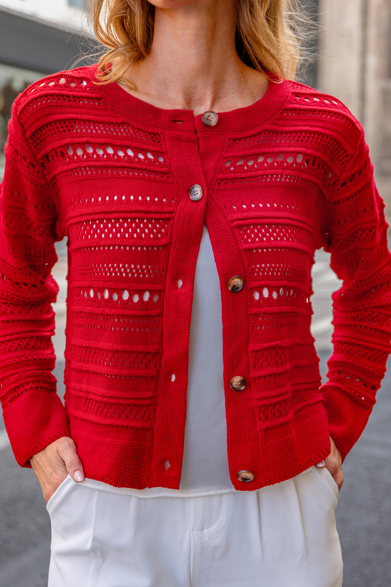 Roter Strick-Cardigan mit Knopfleiste
