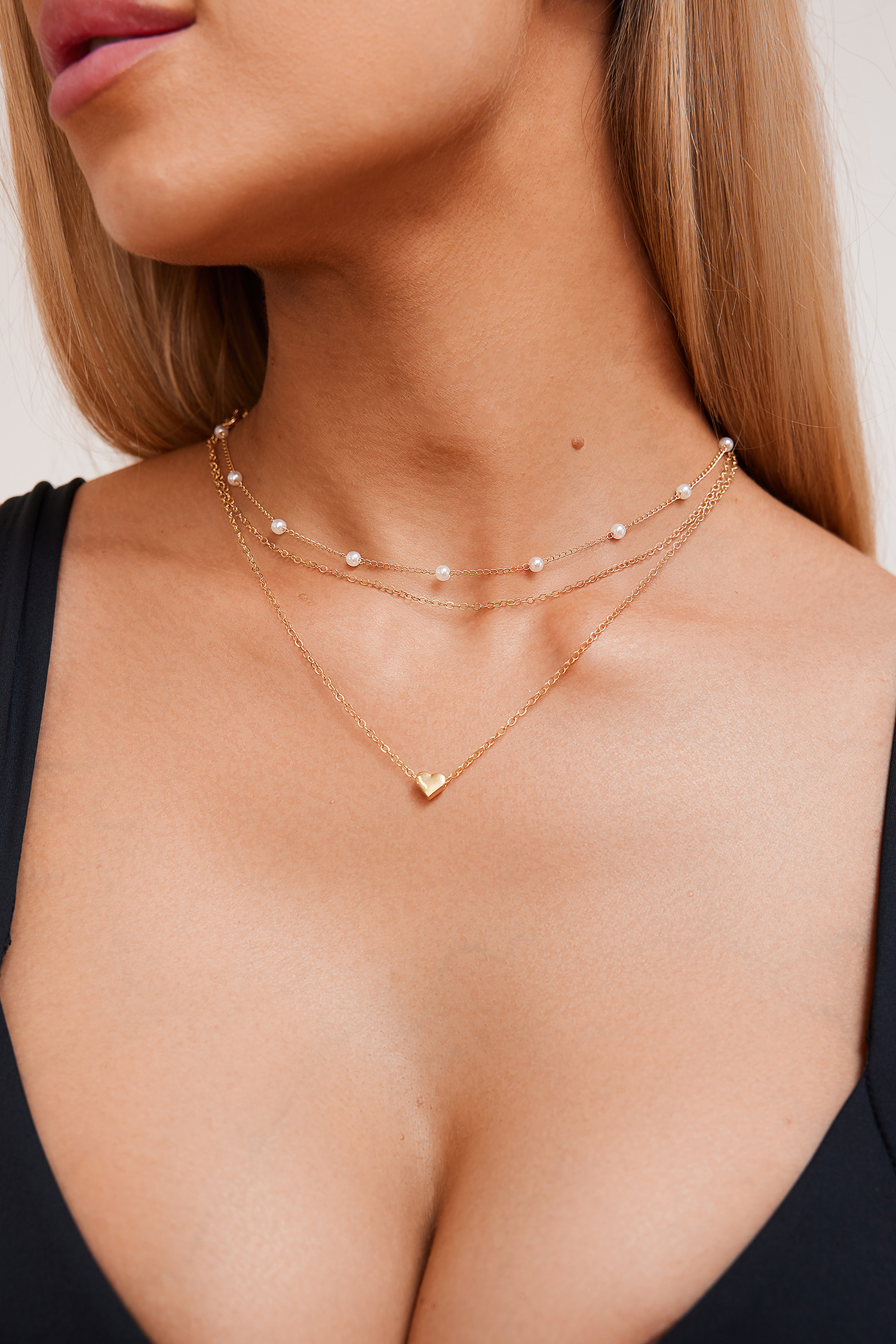 Goldfarbenes Halsketten-Set mit zarten Kunstperlen