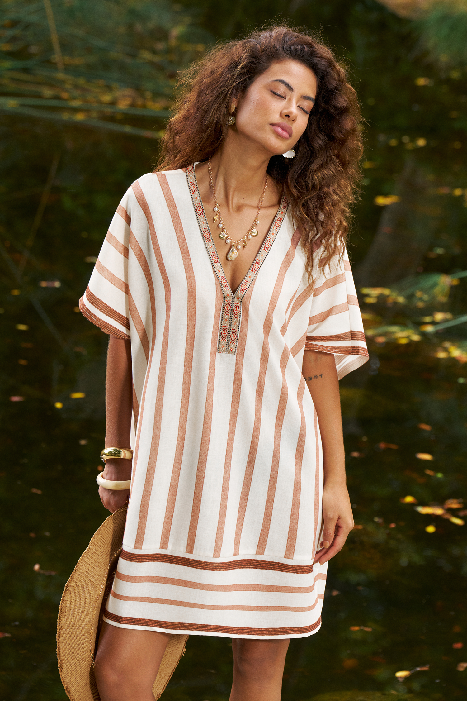 Mini-jurk met mediterrane sfeer als cover-up