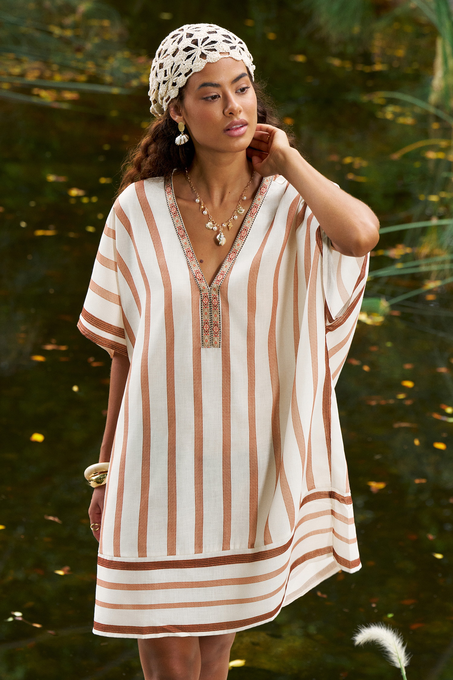 Mini-jurk met mediterrane sfeer als cover-up