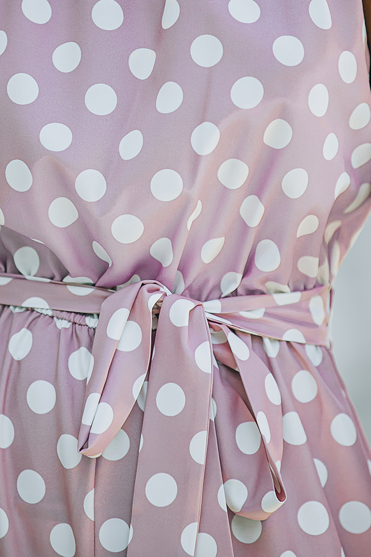 Ärmelloser Jumpsuit mit Rüschen und Polka Dot