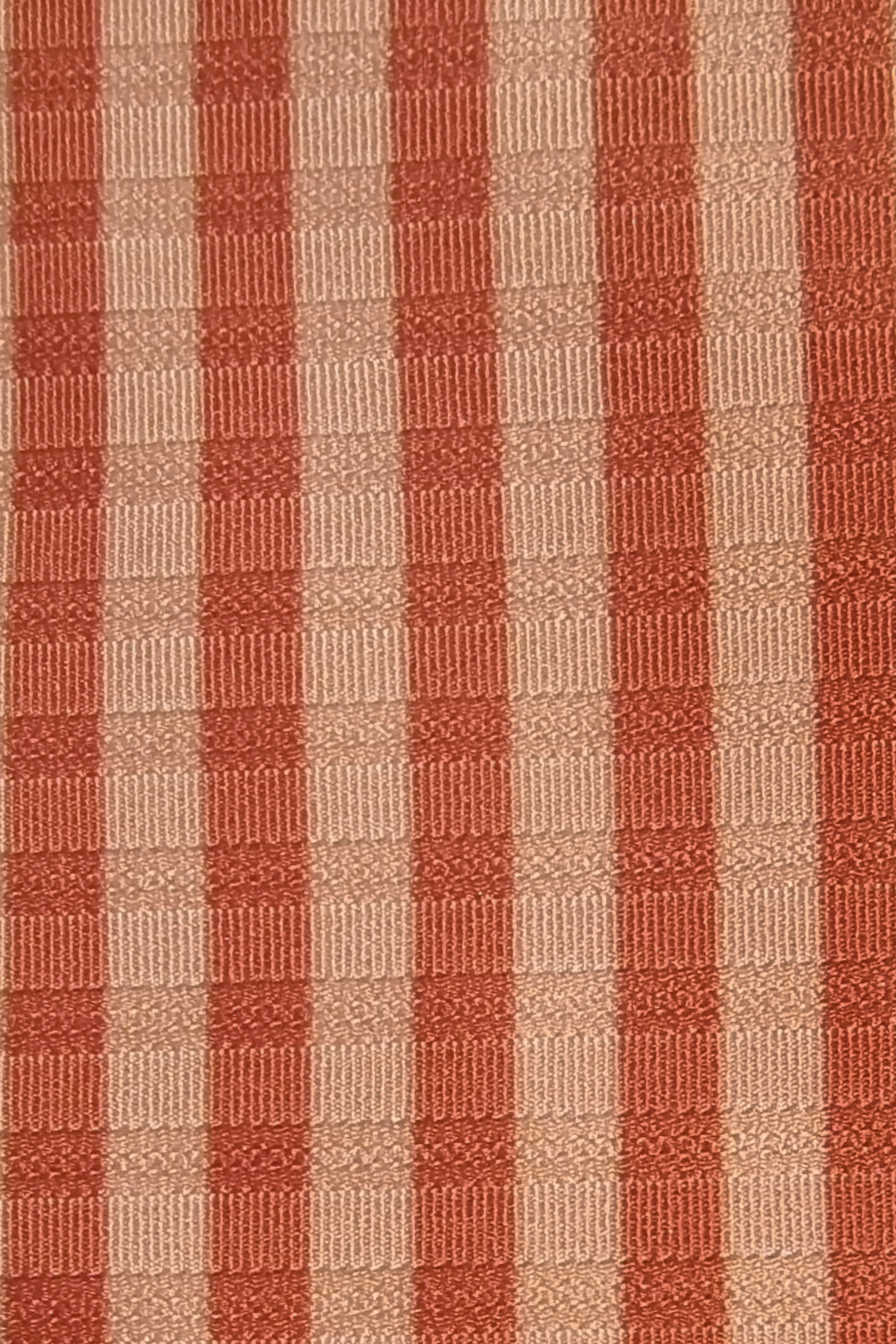 Bralette a quadretti e costume da bagno bikini a vita media