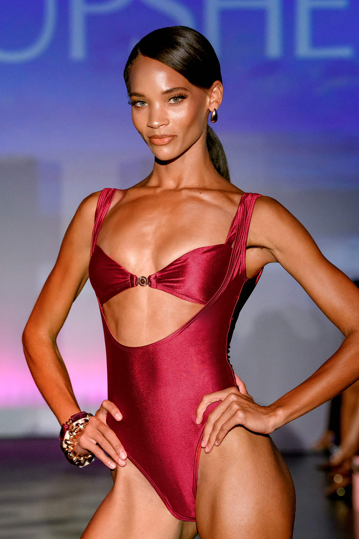 x JOJO ensemble deux pièces col cœur coupe échancrée