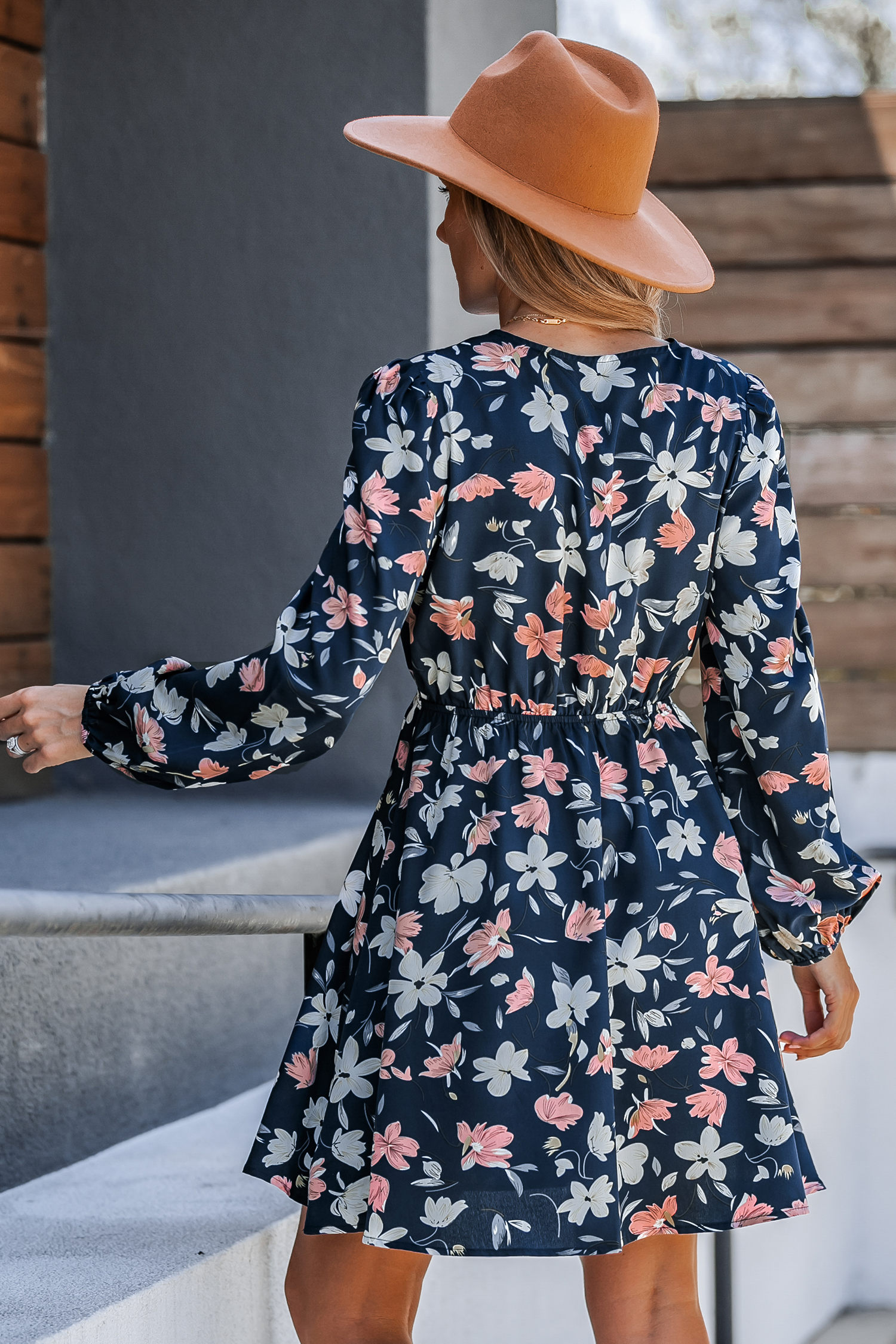 A-Linien-Minikleid mit Blumendruck und langen Ärmeln