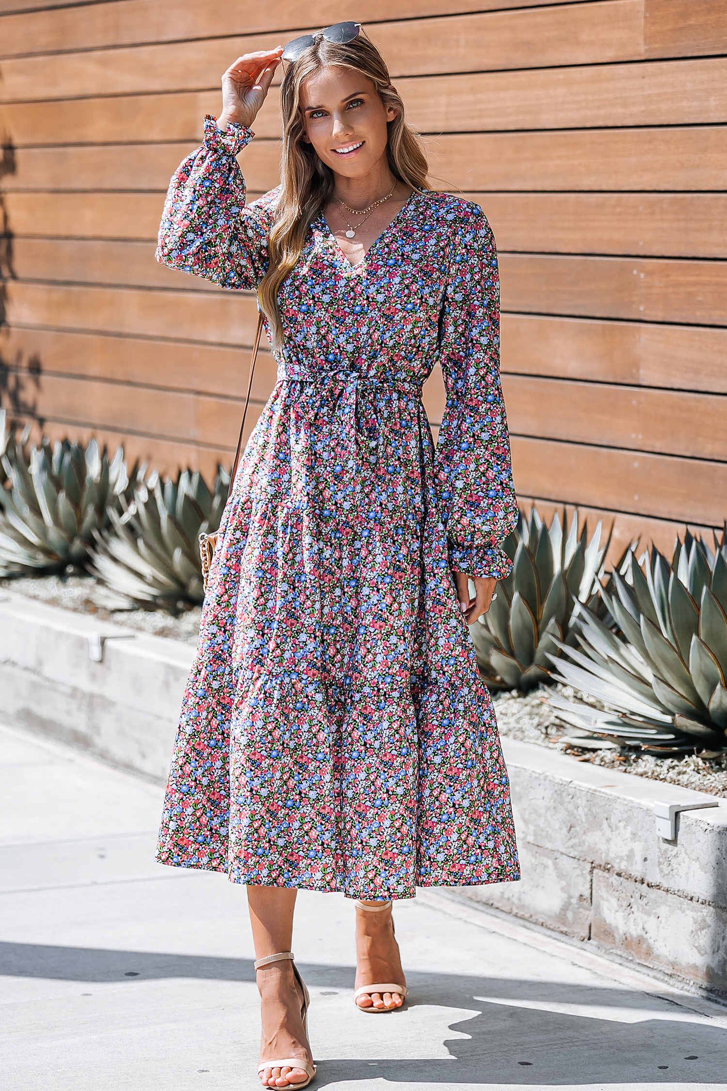 Vestido largo con manga trompeta floral de florecitas
