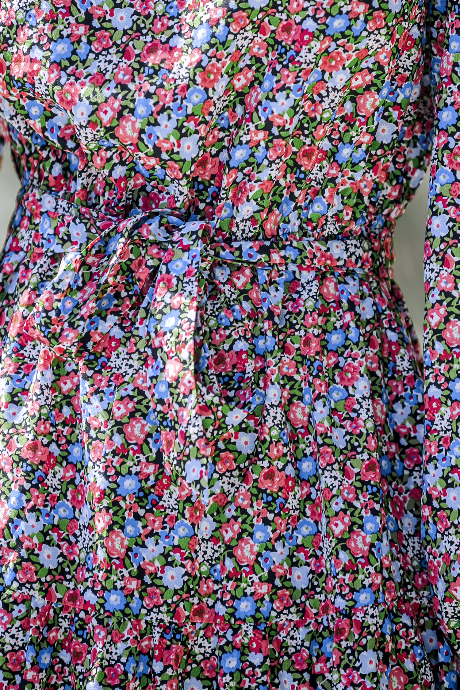 Vestido largo con manga trompeta floral de florecitas