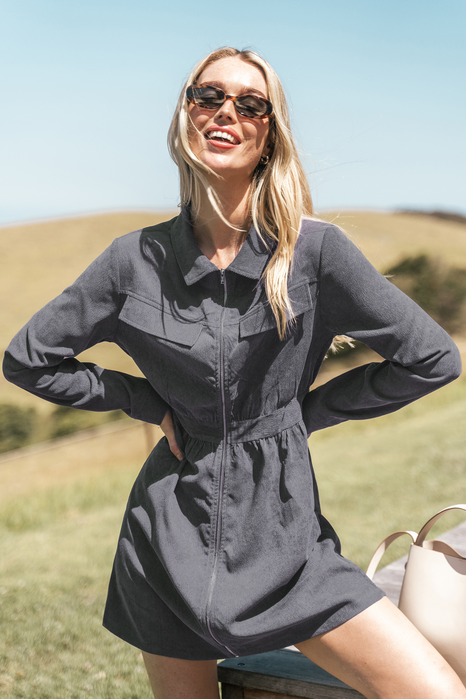 Robe mini à col chemise zippée