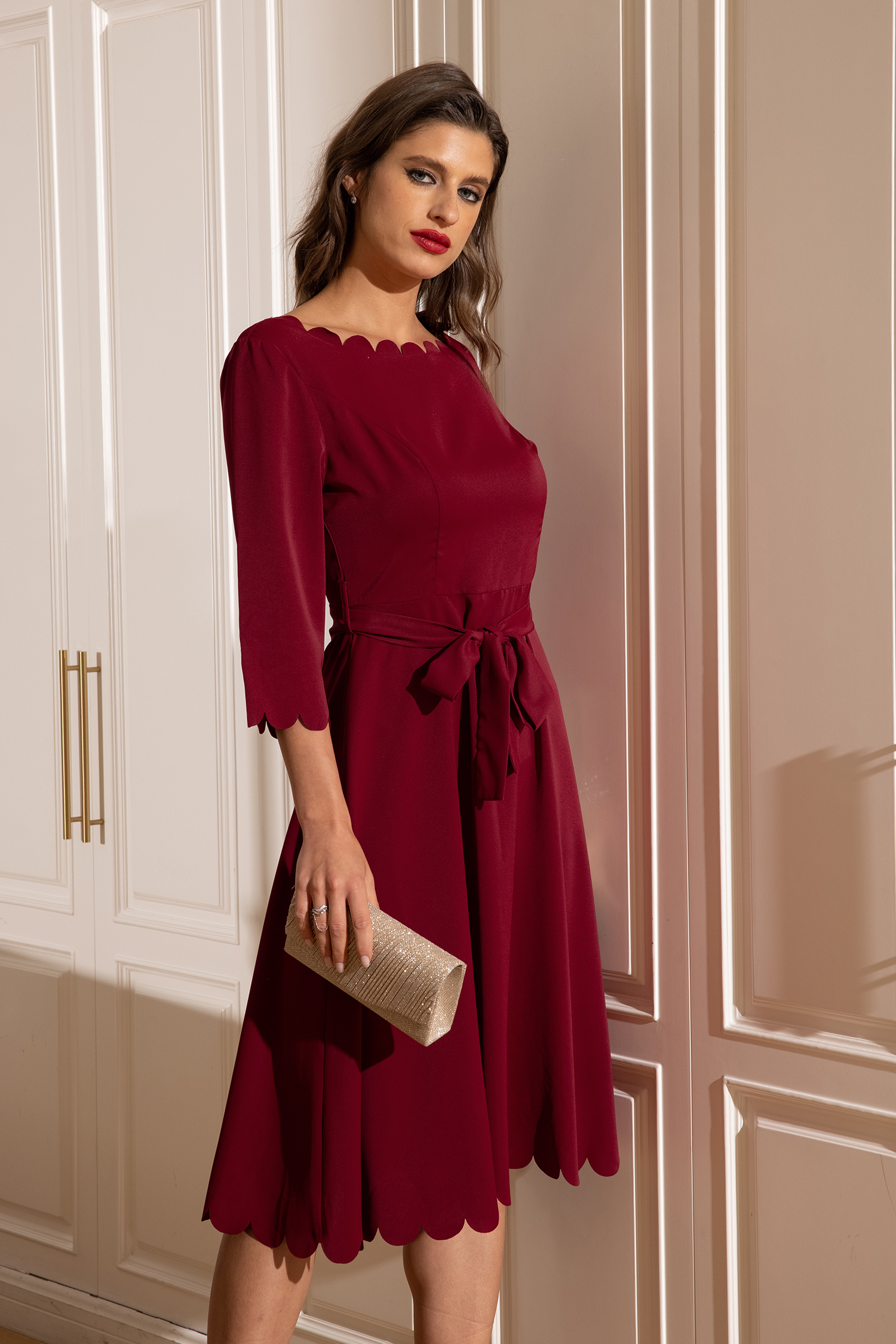 Robe midi à ceinture festonnée rouge