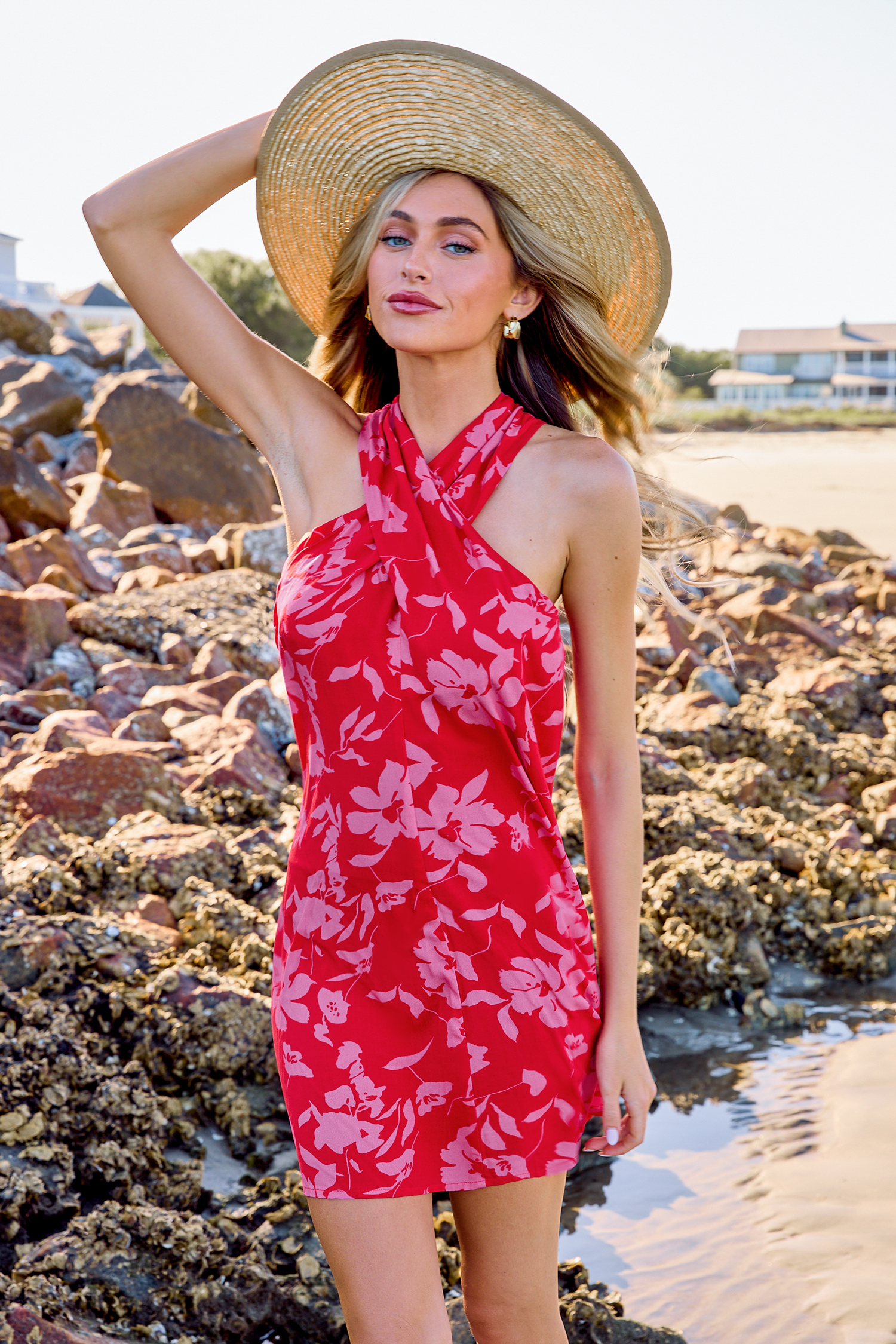 Vestido con cuello halter cruzado y estampado floral