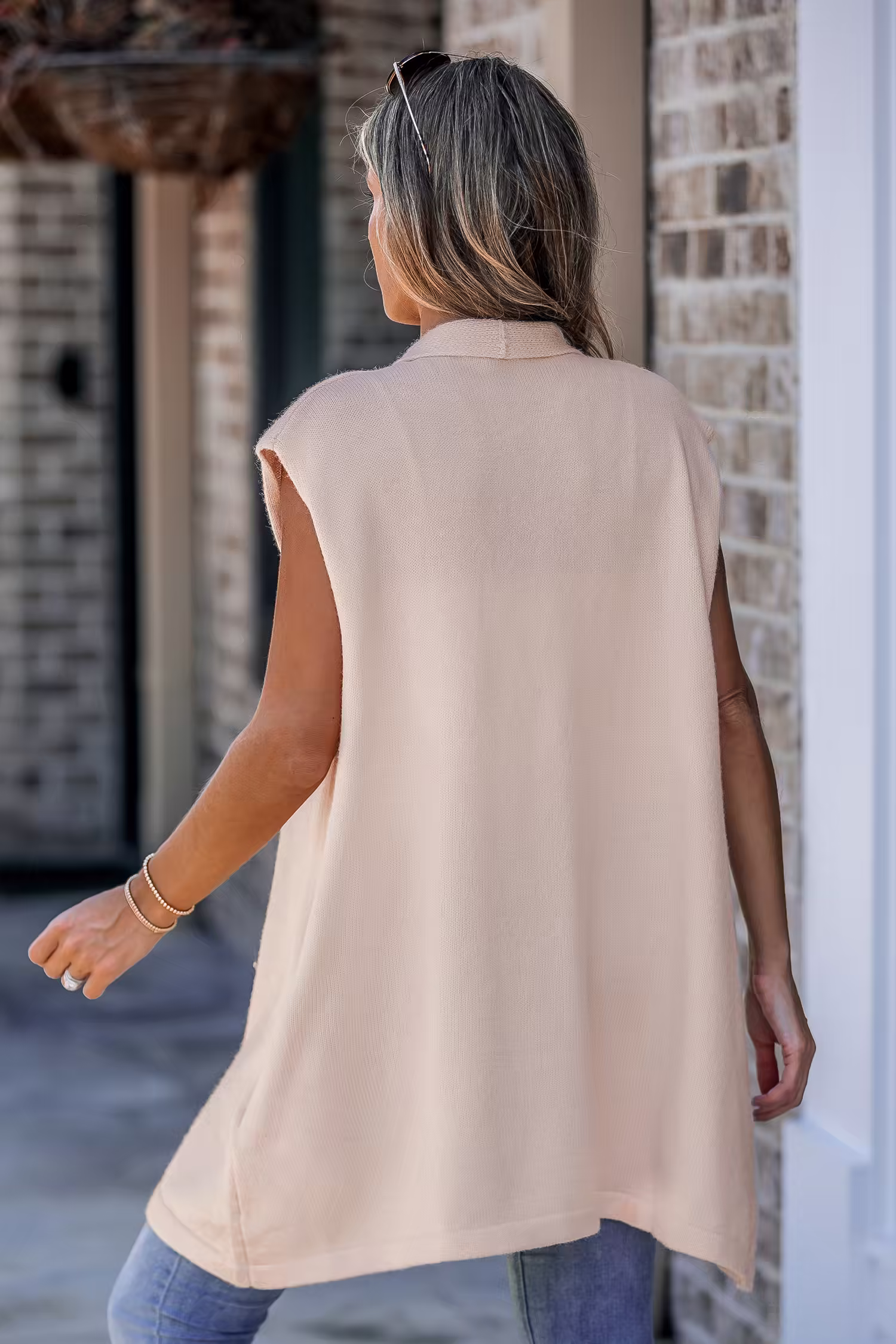 Korallfarbene ärmellose Strickjacke mit offenem Ausschnitt