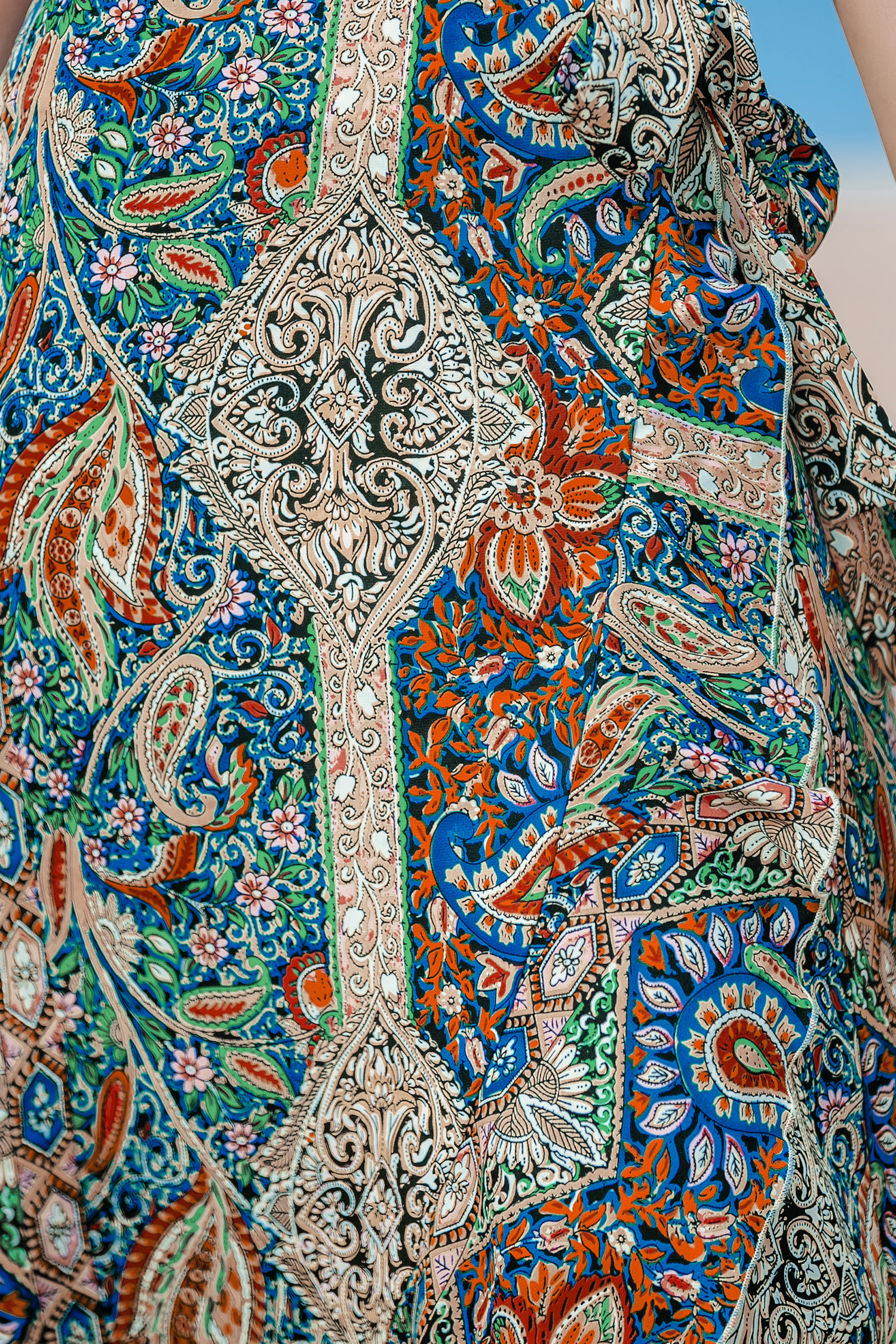 Falda larga con dobladillo asimétrico cruzado de cachemira