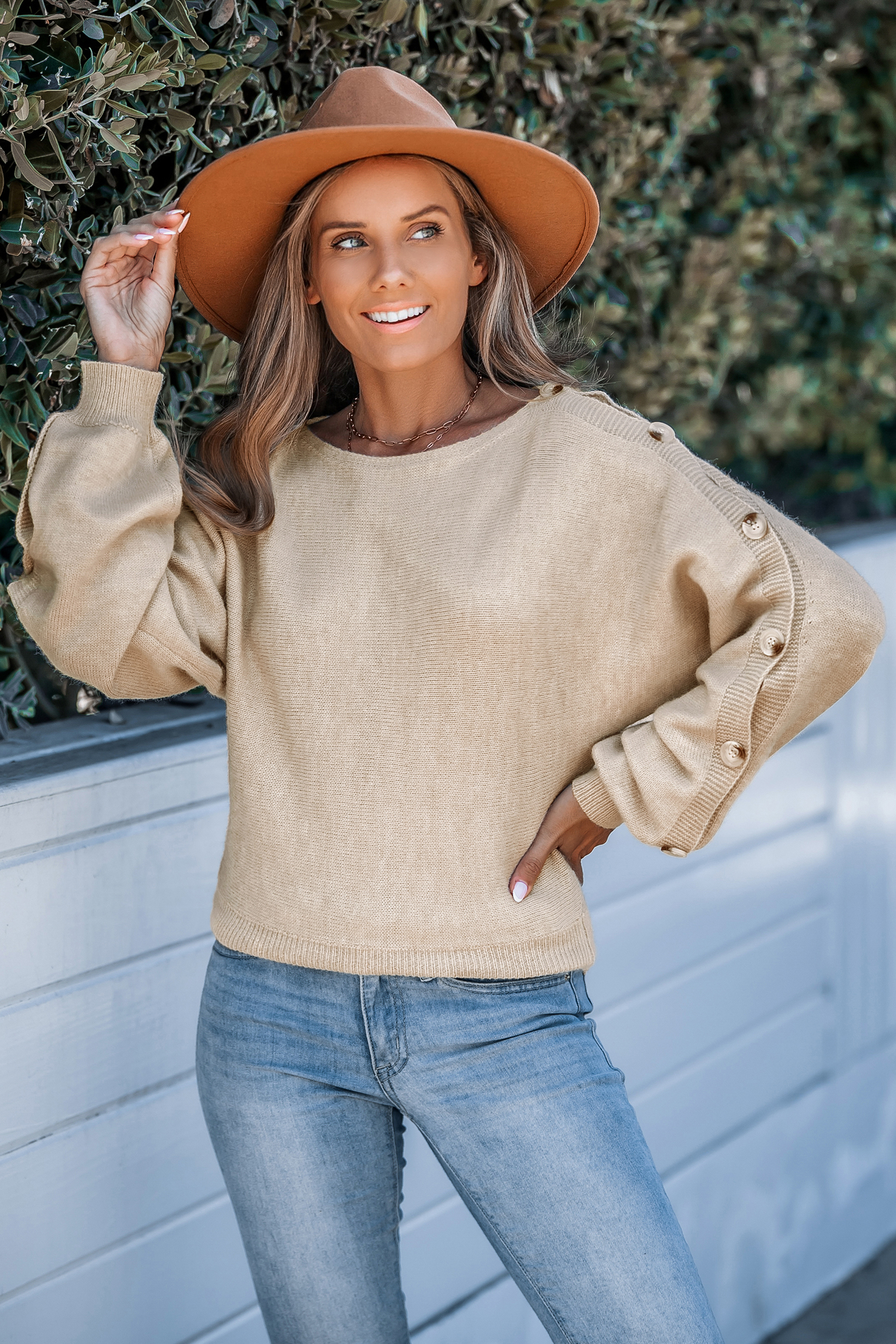 Maglione a maniche lunghe con scollo a barca in maglia beige