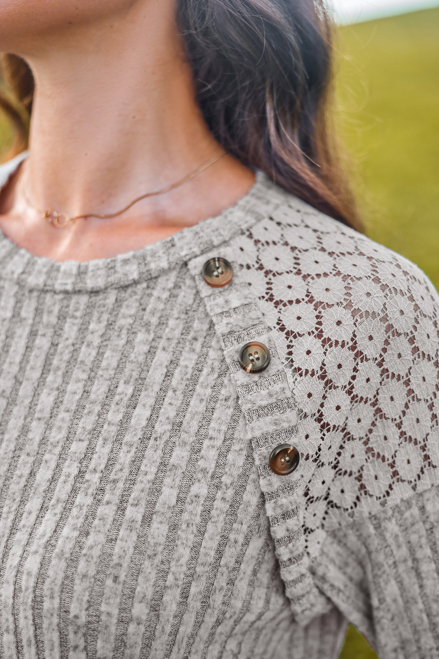 Khaki Langarm-T-Shirt mit Spitzen-Schultern