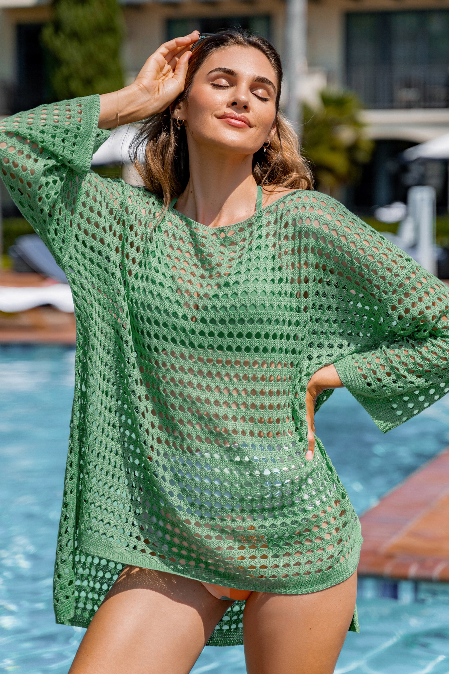 Mini copricostume a maniche lunghe con scollo a barca in maglia aperta color menta