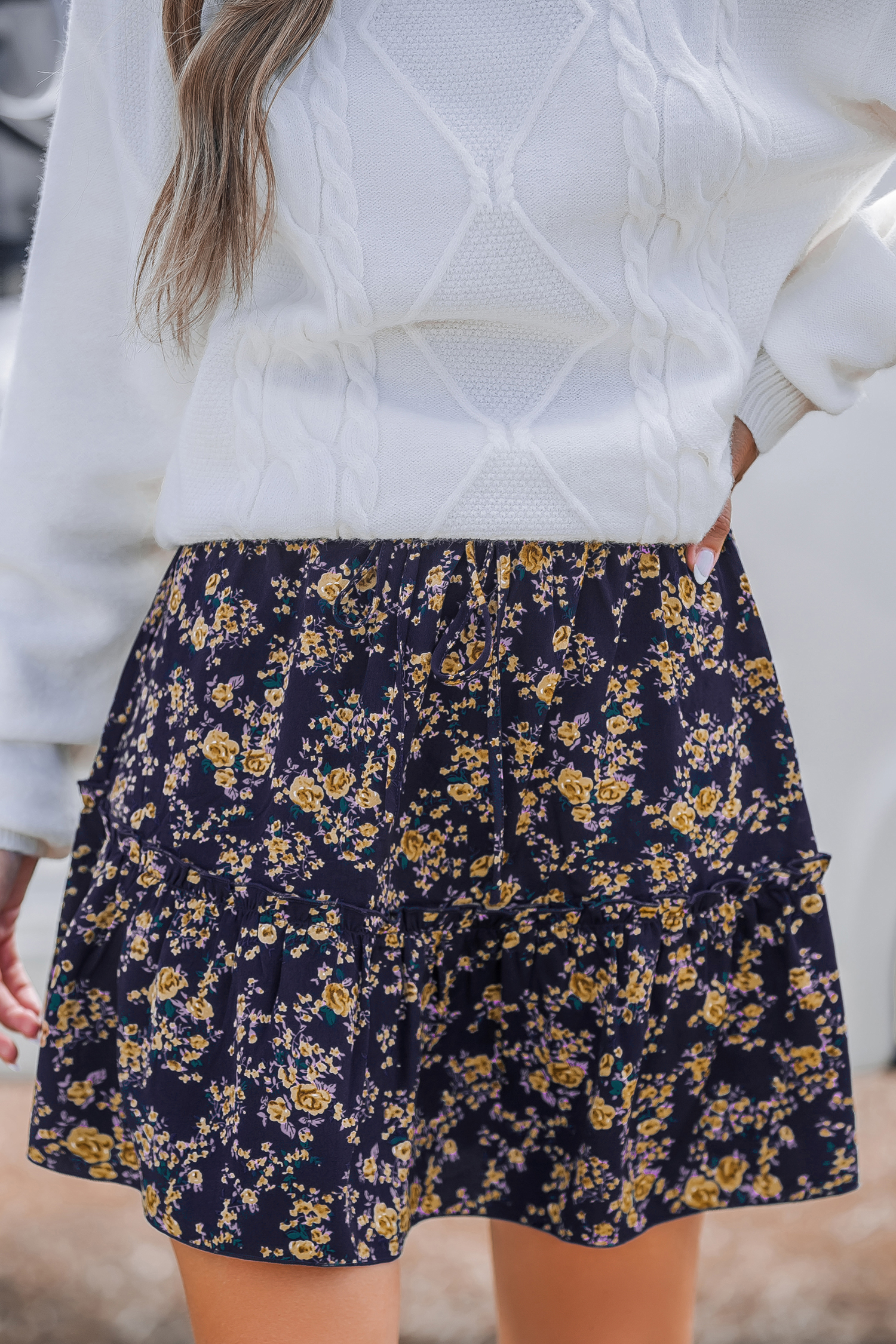 Minigonna blu con cintura annodata