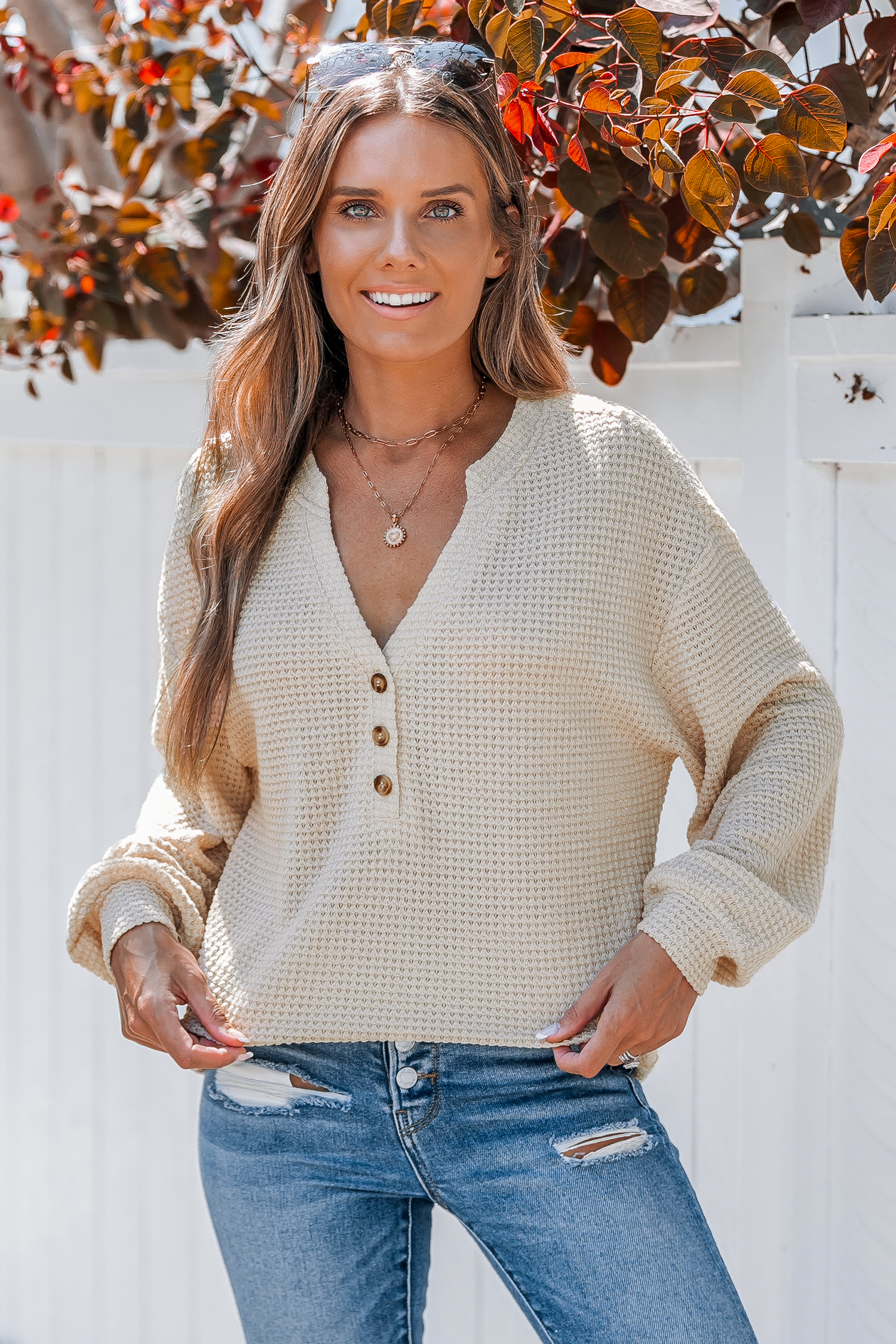 T-shirt en tricot à col en V et boutons sur le devant kaki