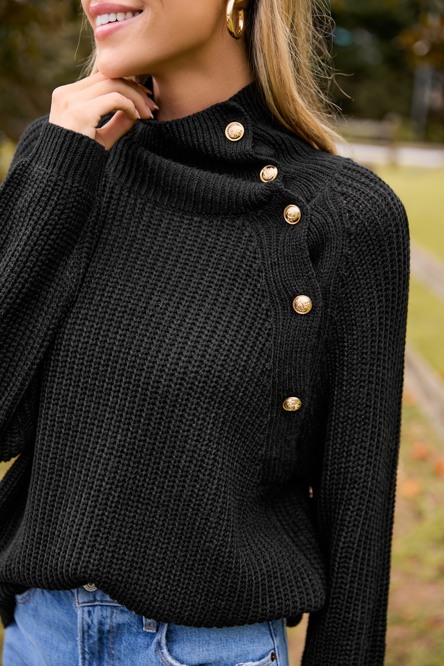 Blusa de cuello alto y manga larga de punto negro