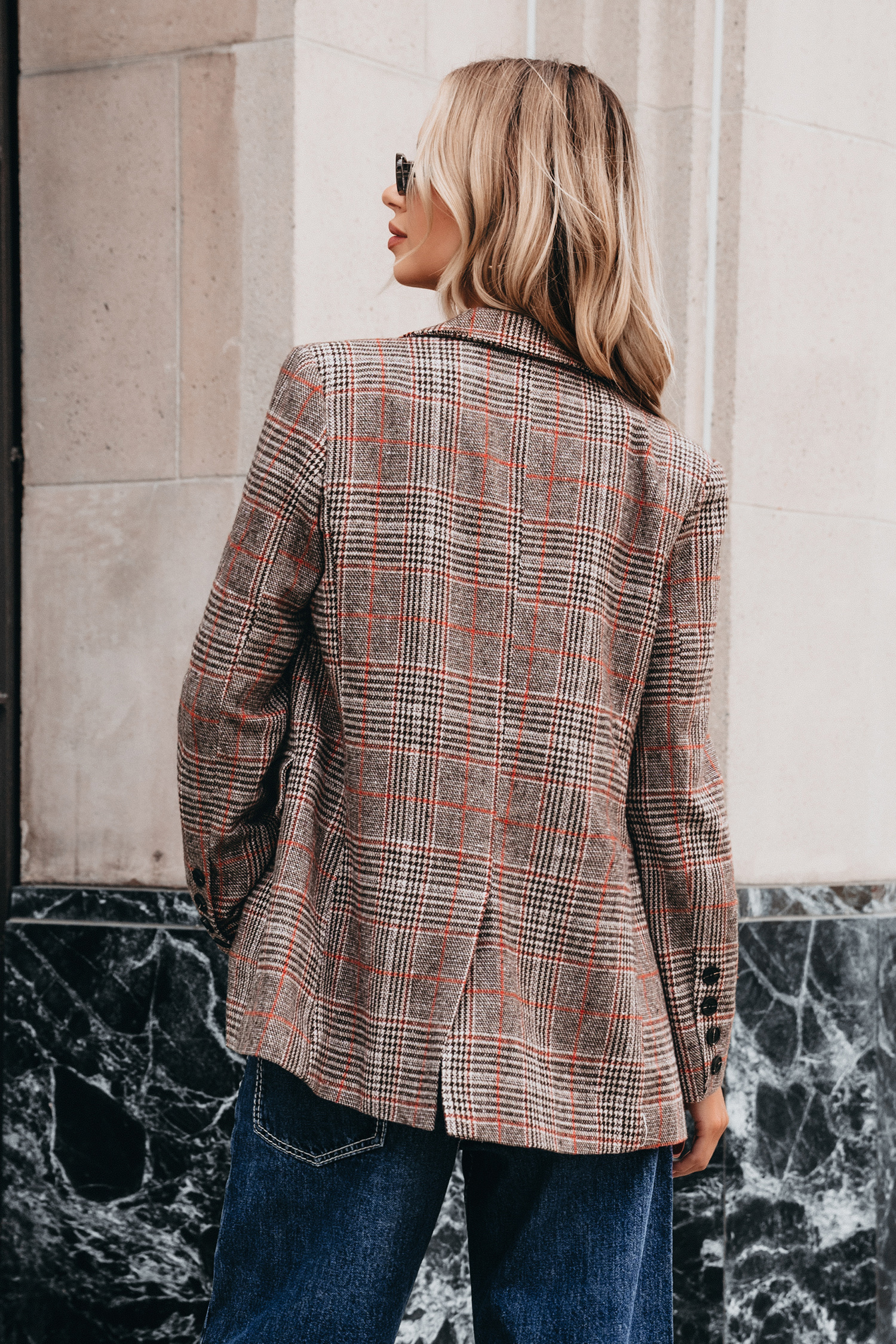 Karo-Blazer mit Kerbrevers und doppelreihigem Verschluss