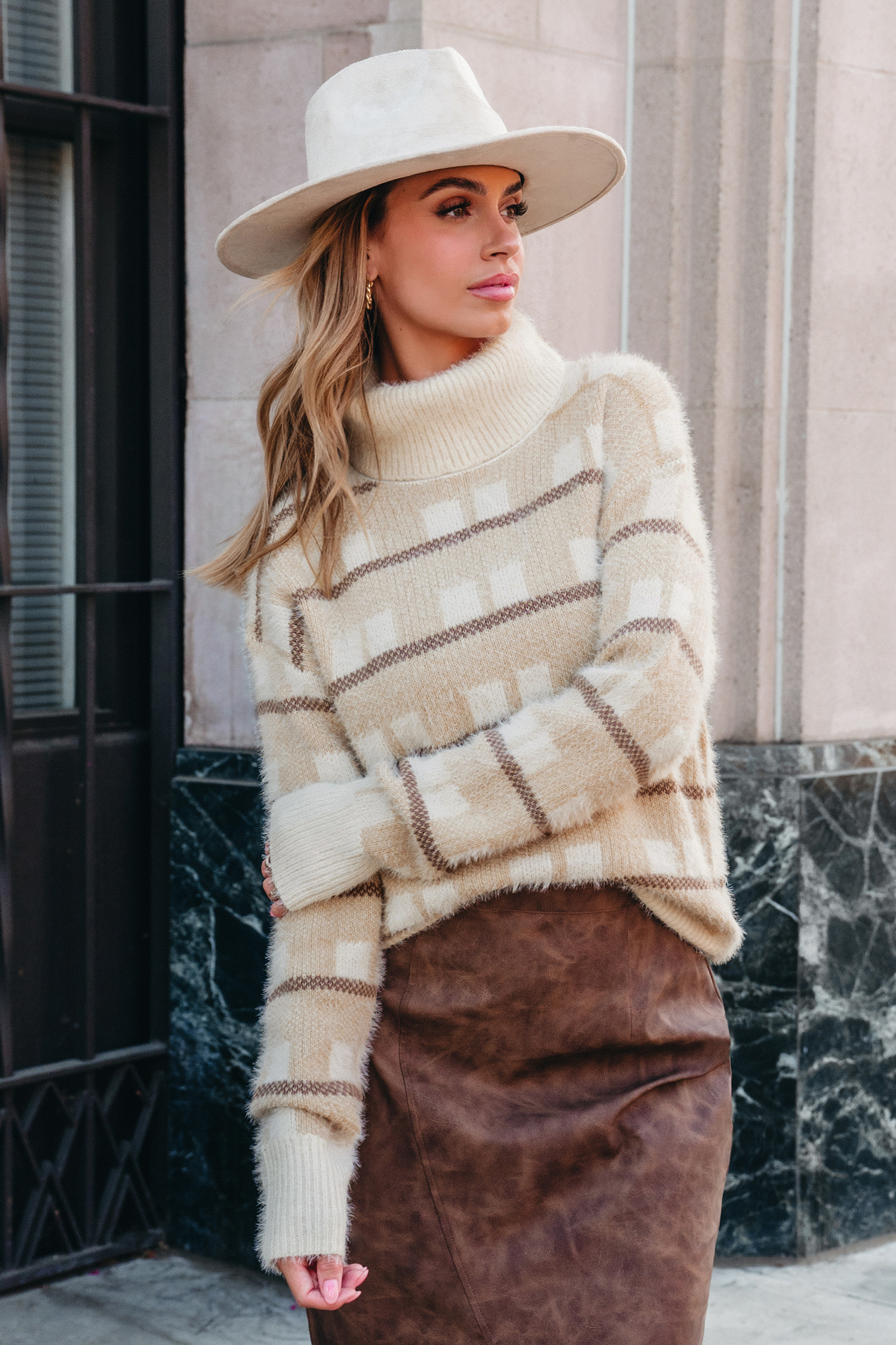 Maglione dolcevita a maniche lunghe in stile Geo neutro