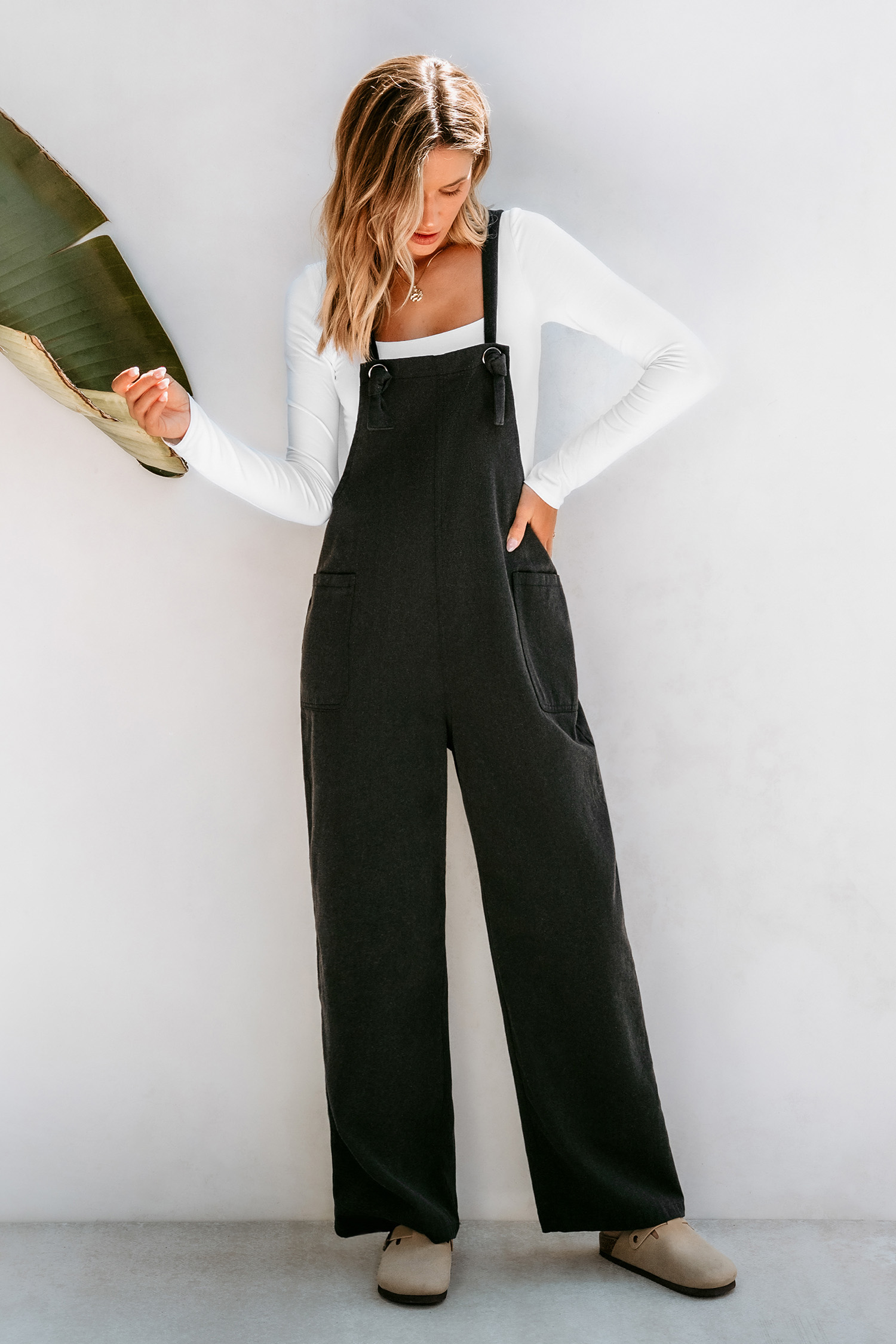 Salopette à col carré et jambes évasées avec bretelles nouées