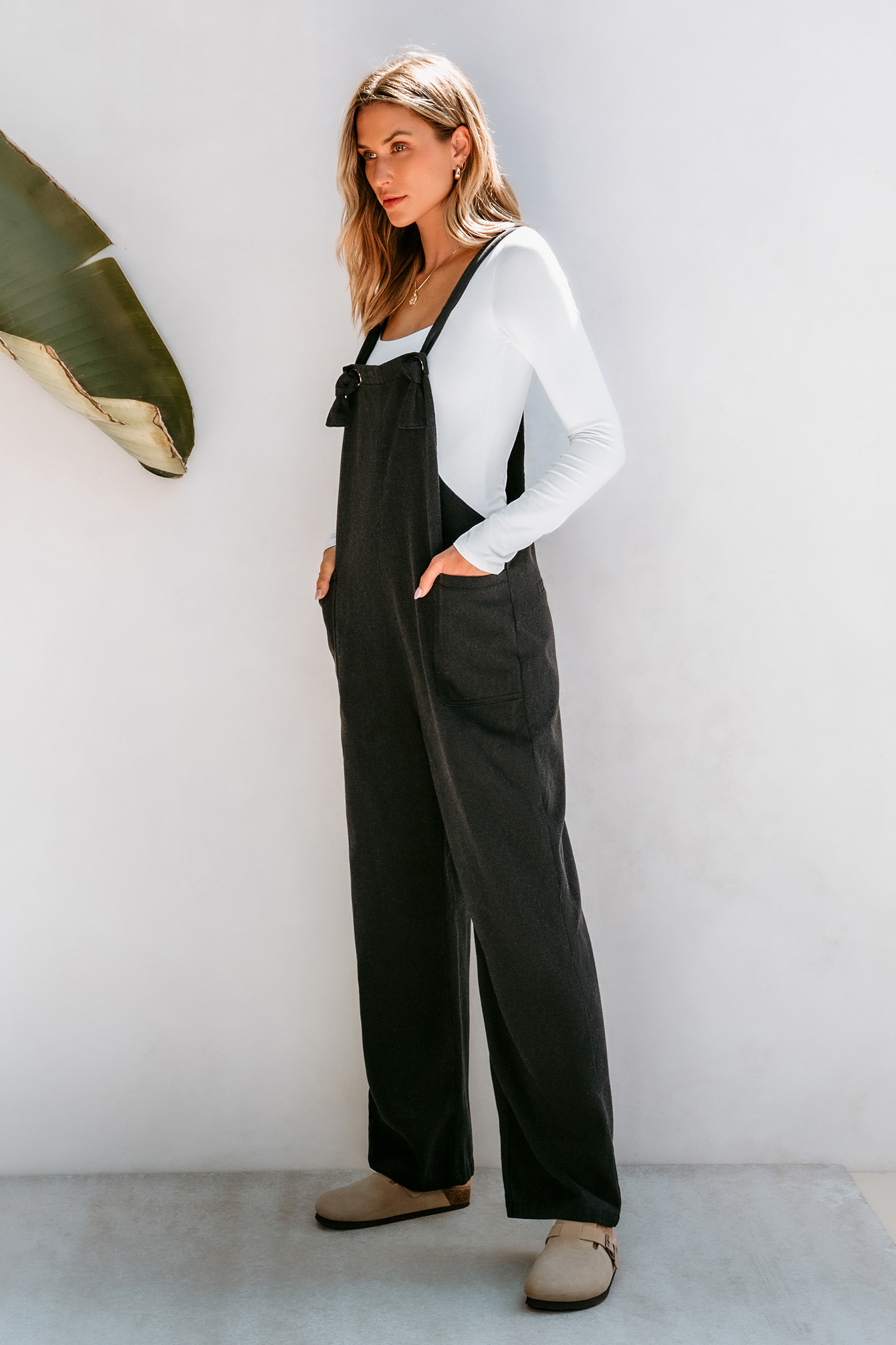 Salopette à col carré et jambes évasées avec bretelles nouées