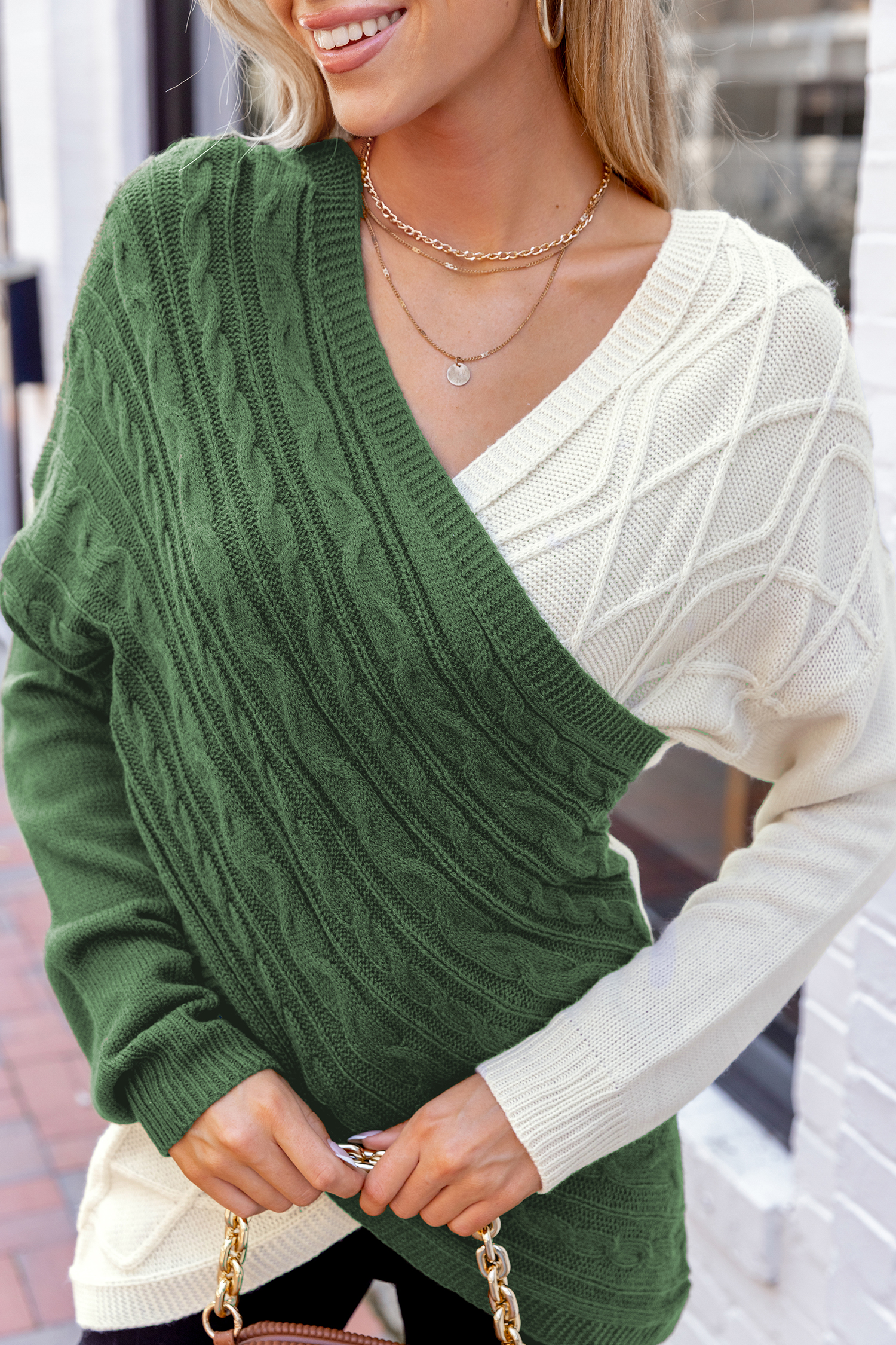 Suéter de punto trenzado con bloques de color verde y beige