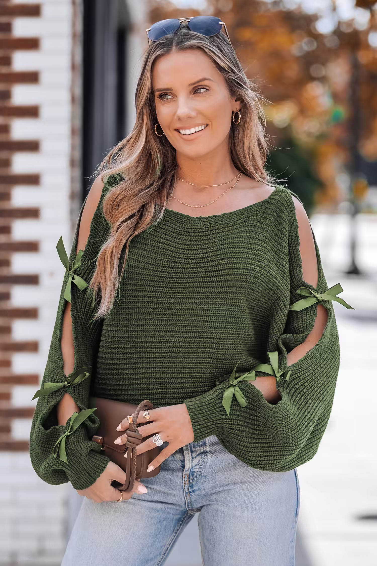 Schwarzer Off-Shoulder-Pullover mit geteiltem Ärmel und Schleife