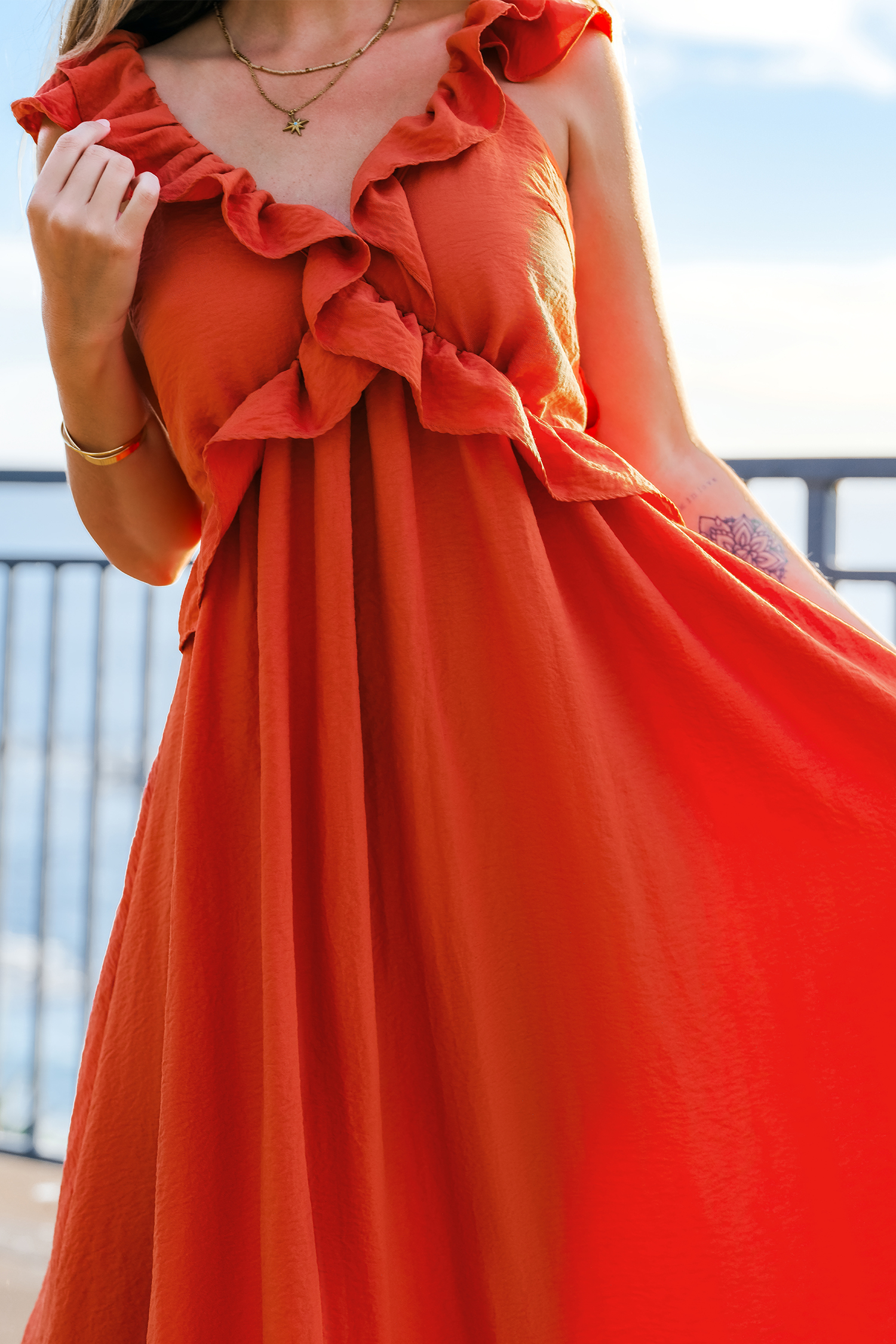 Robe longue sans manches à volants souples